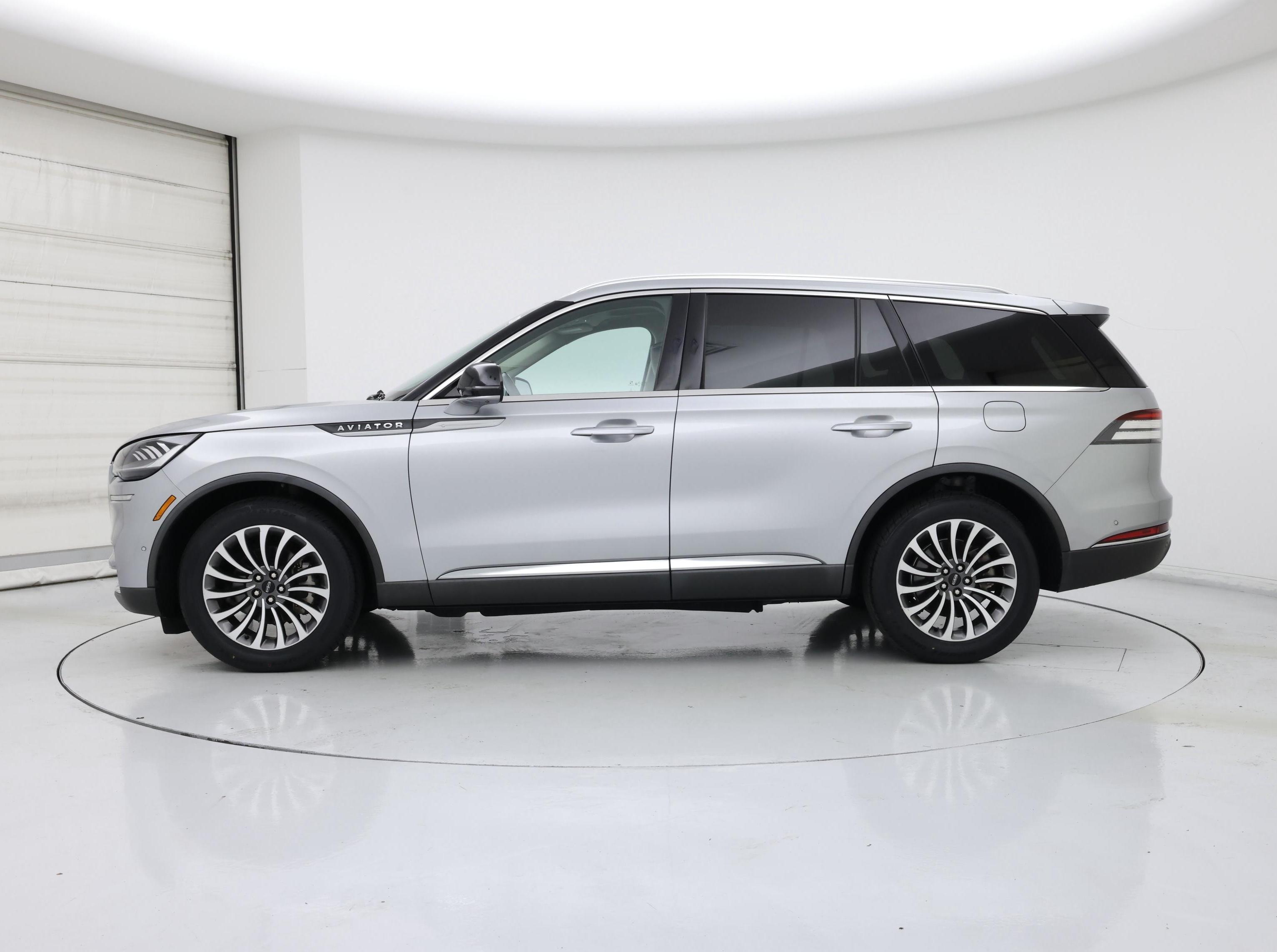 Thumbnail: 2022 Lincoln Aviator - 3