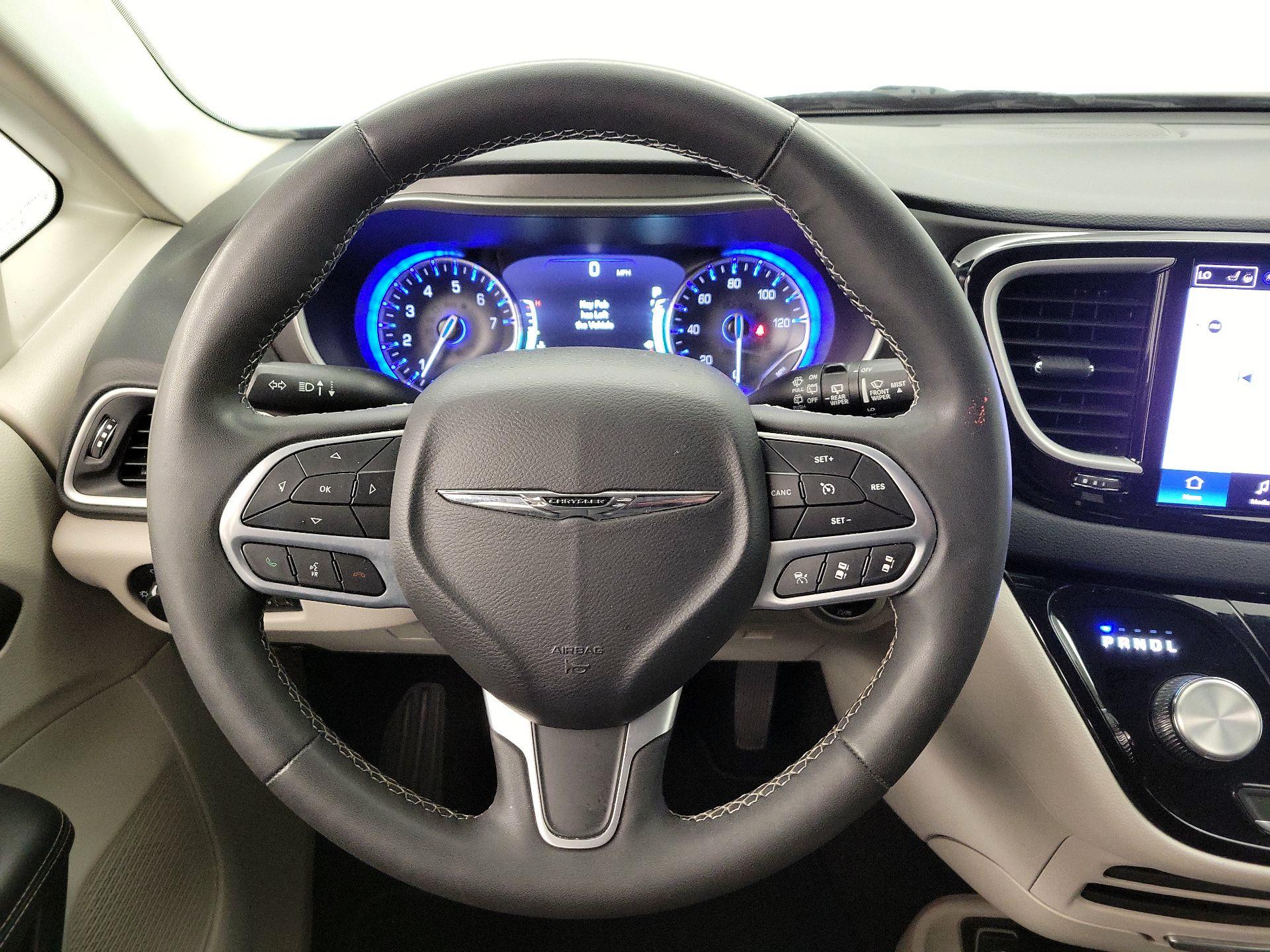 Thumbnail: 2023 Chrysler Pacifica - 10