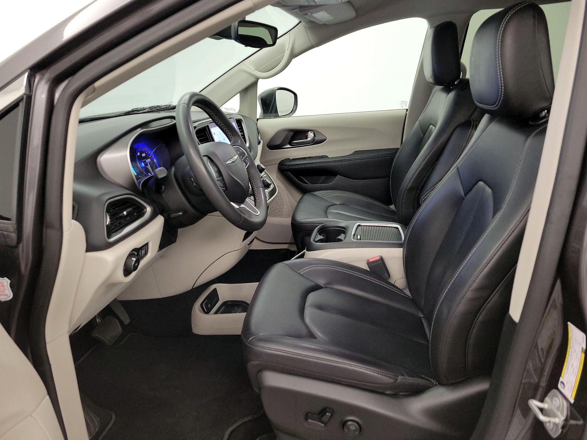 Thumbnail: 2023 Chrysler Pacifica - 11