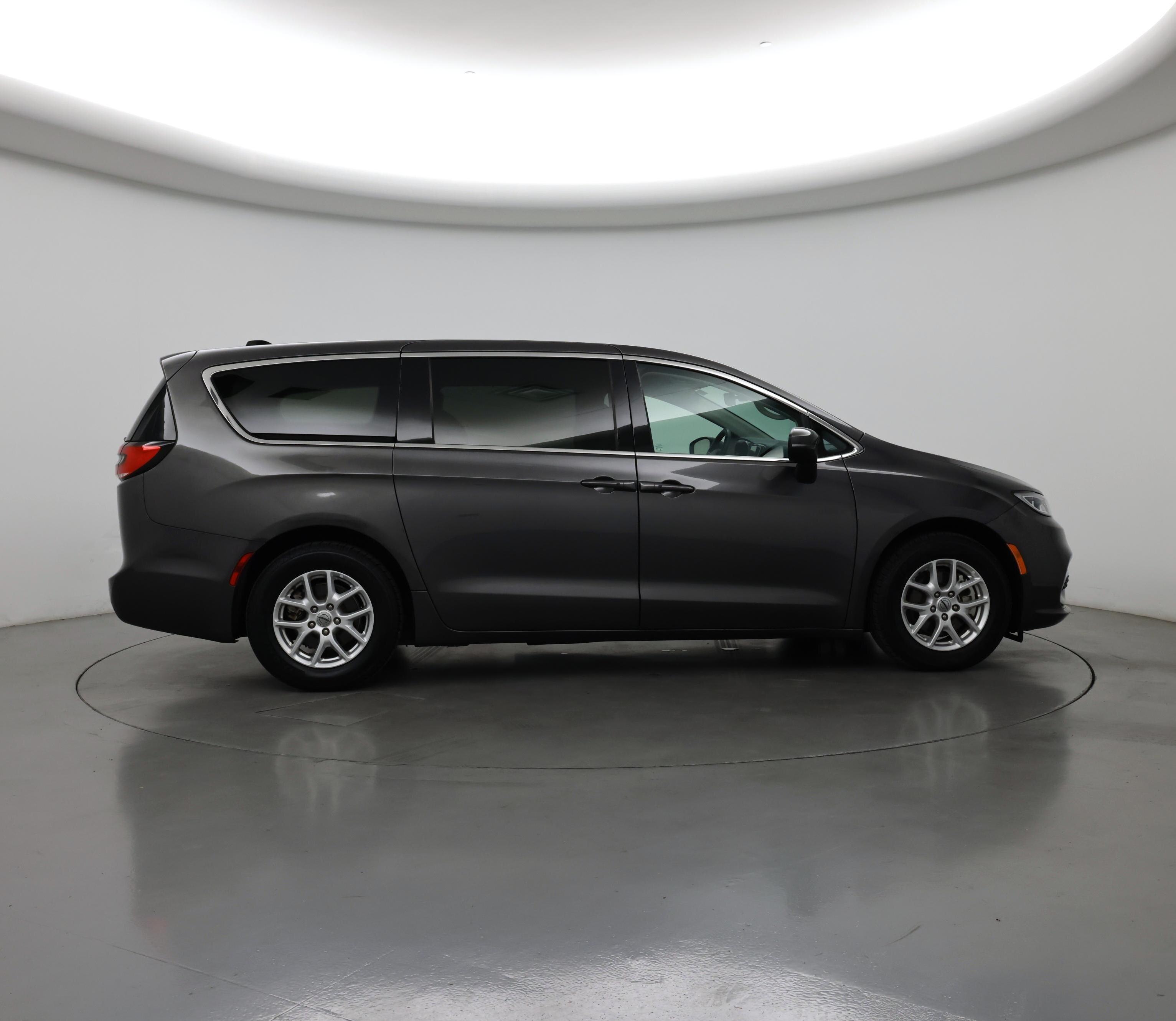 Thumbnail: 2023 Chrysler Pacifica - 7