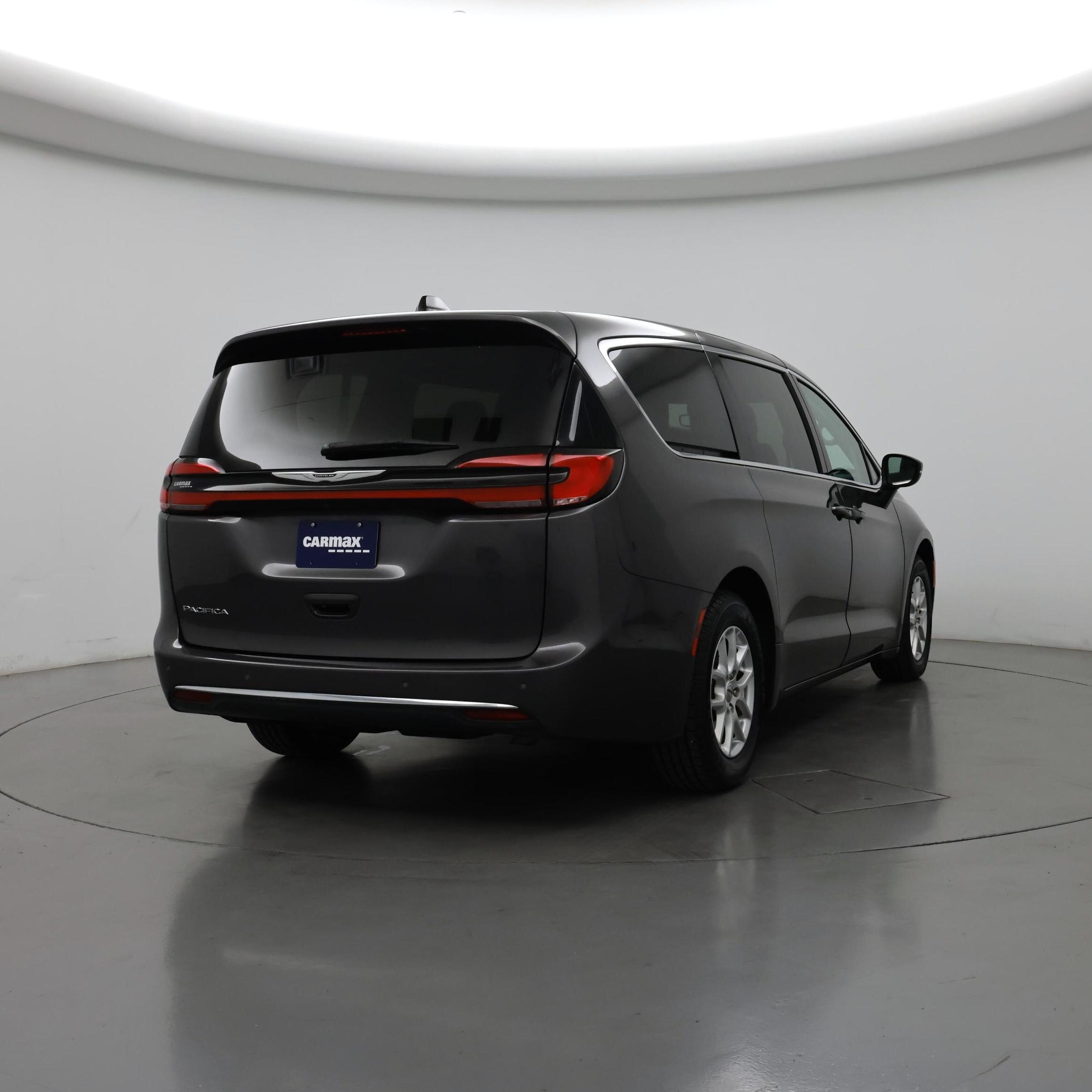 Thumbnail: 2023 Chrysler Pacifica - 8