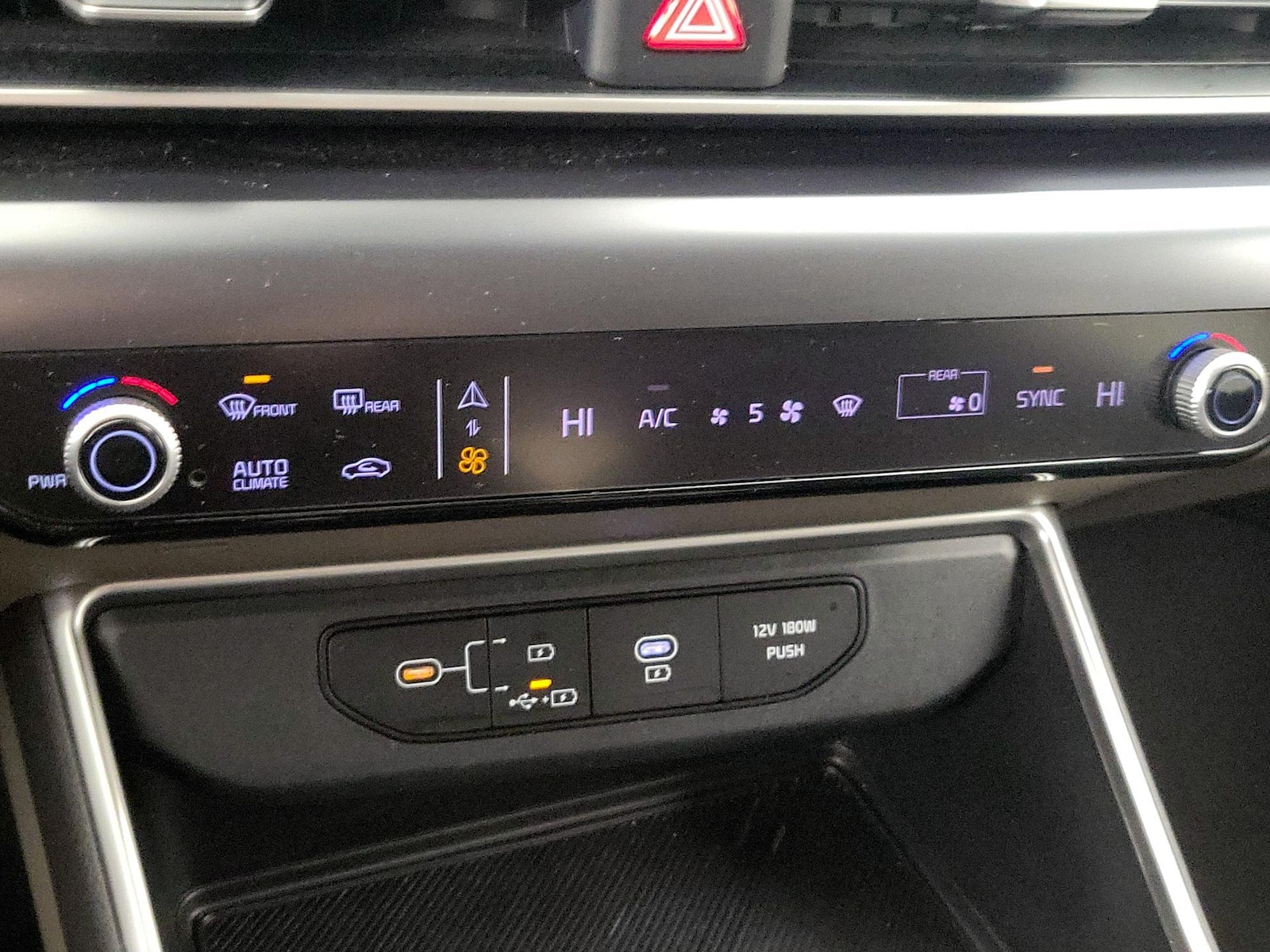 2025 Kia Carnival LXS - Photo 18