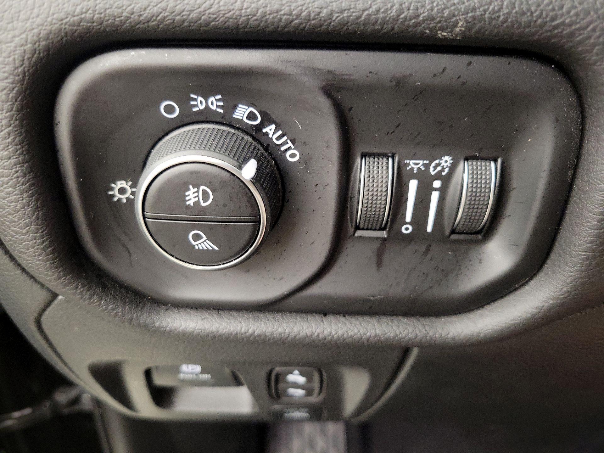 Thumbnail: 2025 RAM 1500 - 13