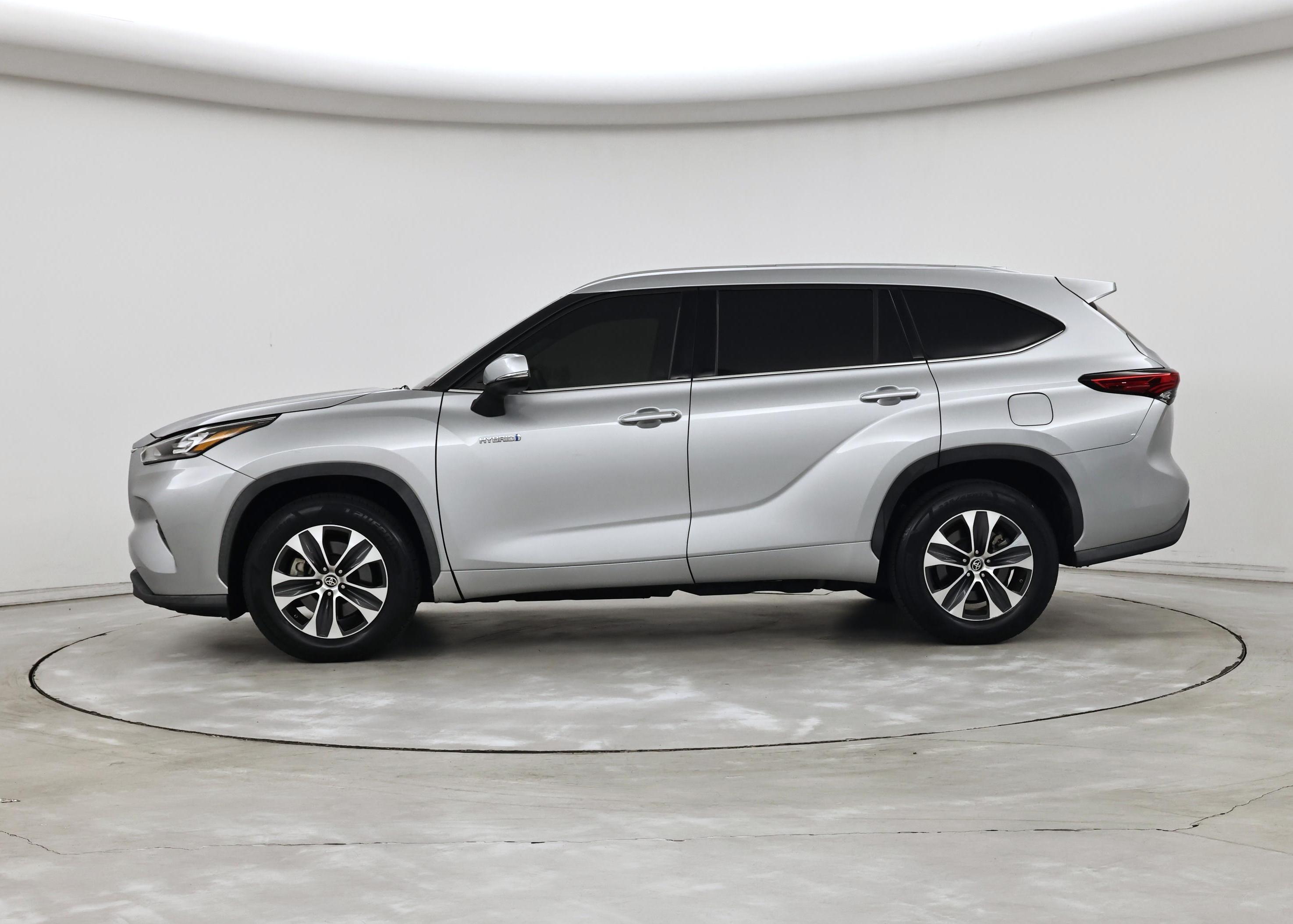 Thumbnail: 2020 Toyota Highlander - 3