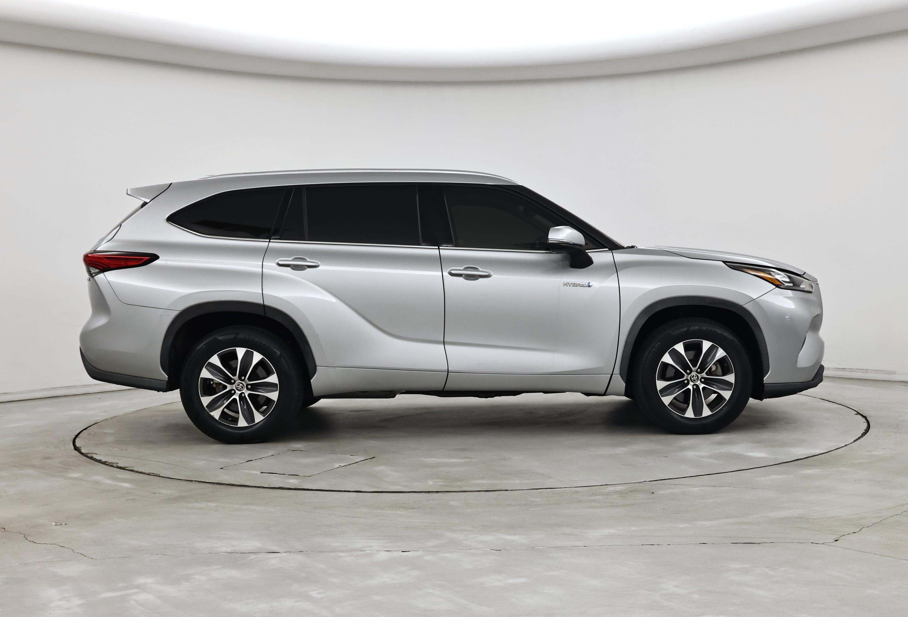 Thumbnail: 2020 Toyota Highlander - 7