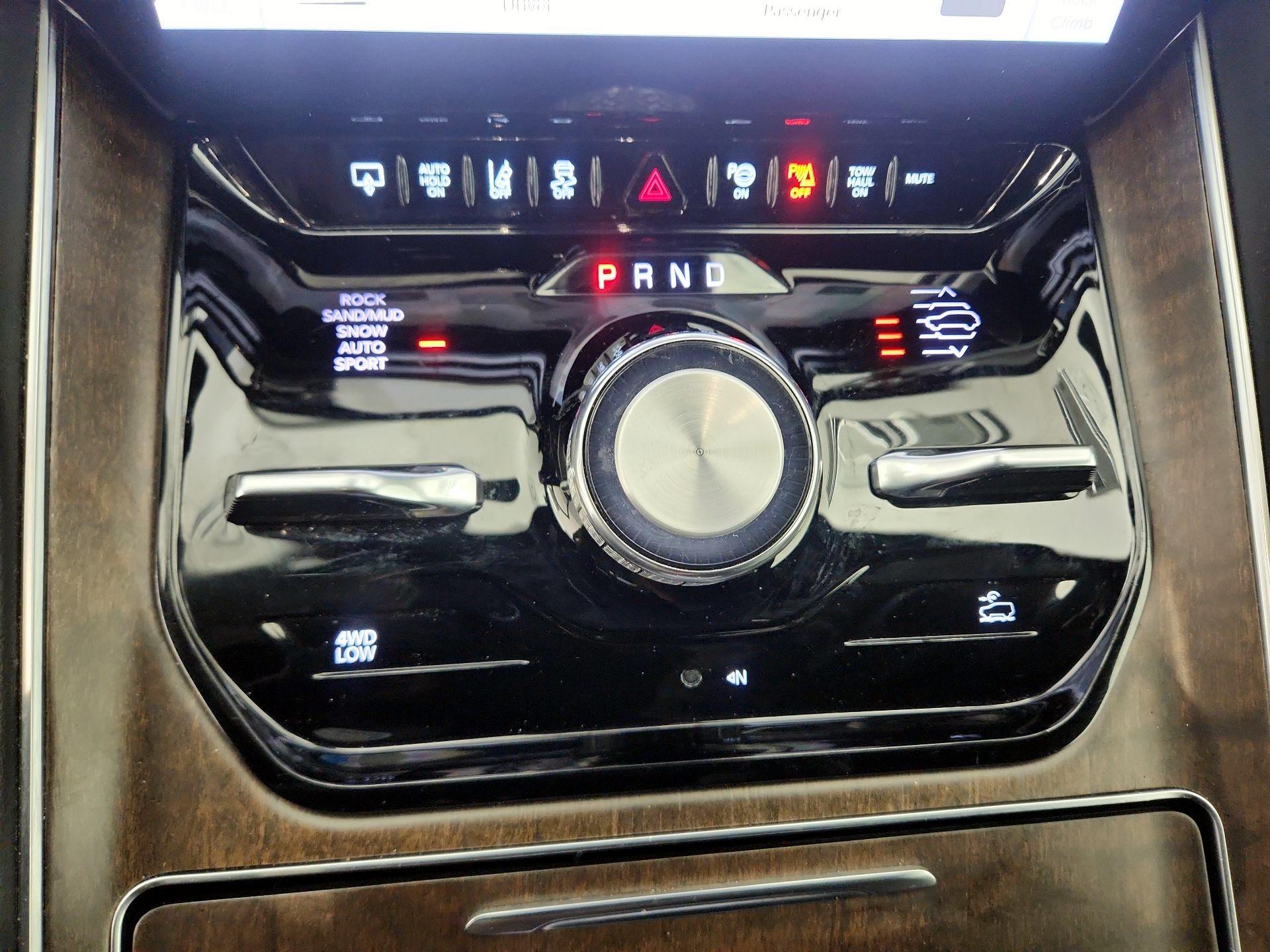Thumbnail: 2023 Jeep Grand Wagoneer - 18