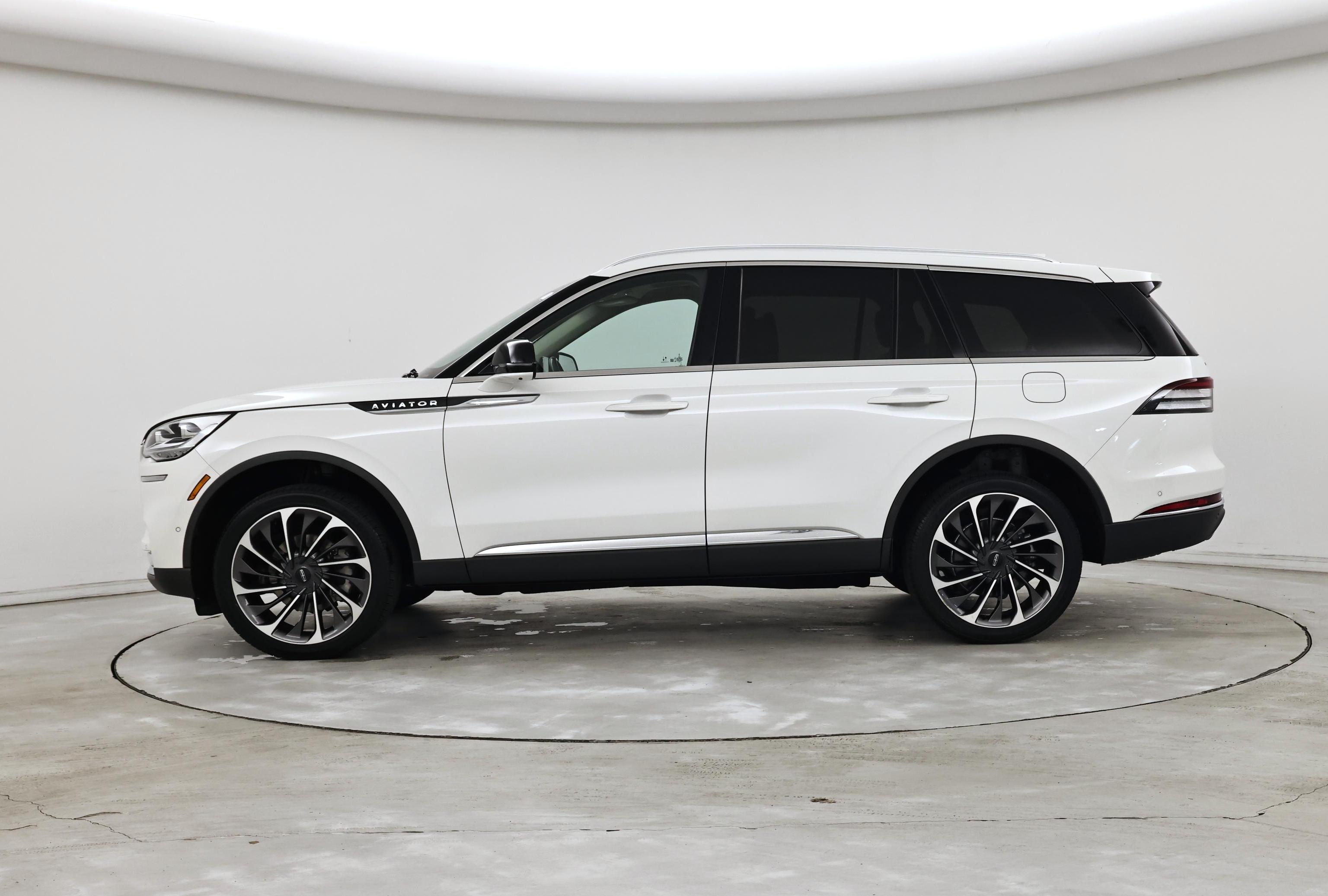 Thumbnail: 2020 Lincoln Aviator - 3