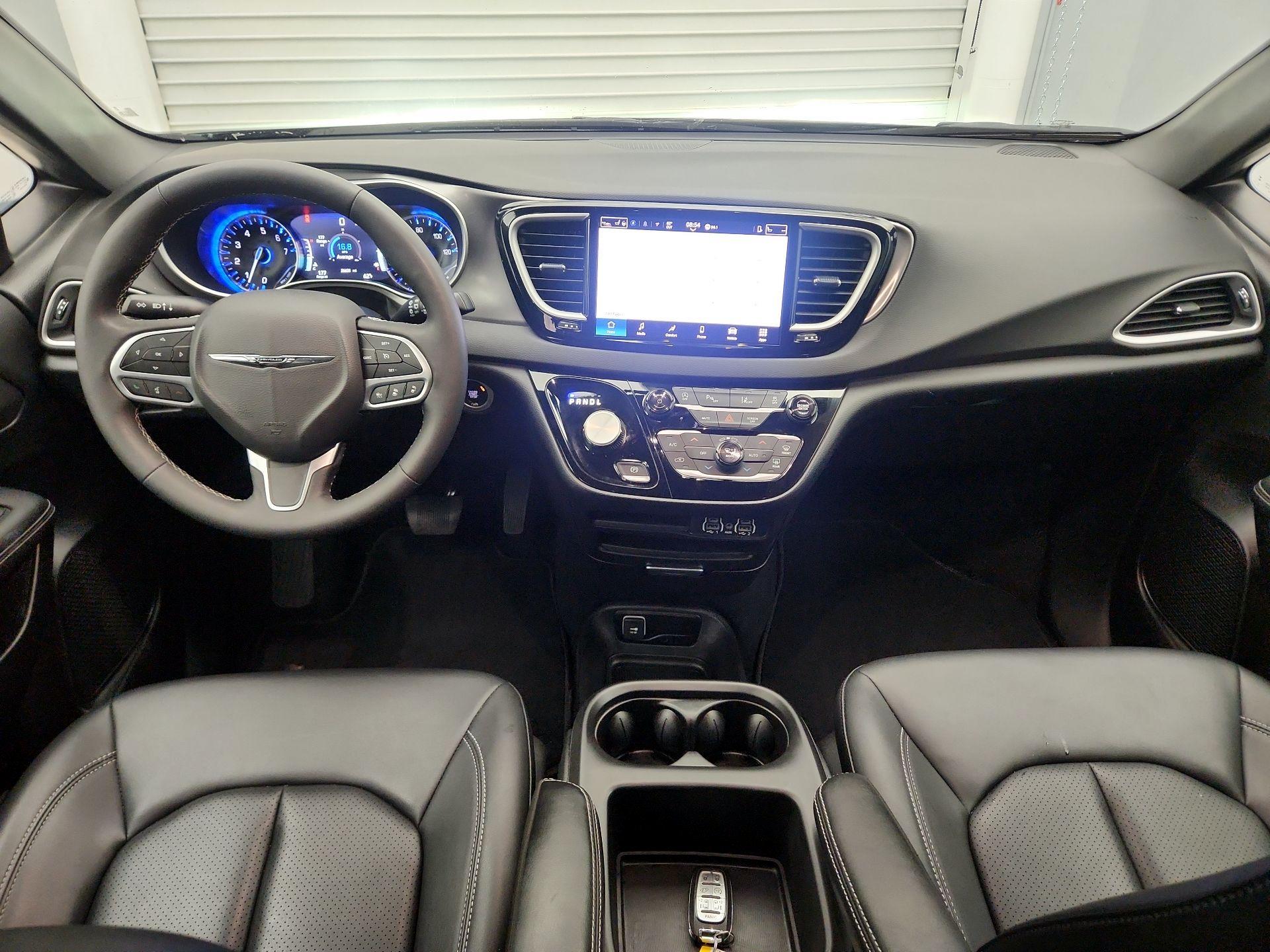 Thumbnail: 2025 Chrysler Pacifica - 9
