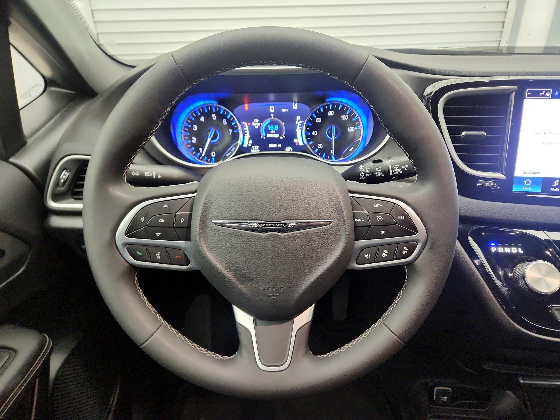 Thumbnail: 2025 Chrysler Pacifica - 10