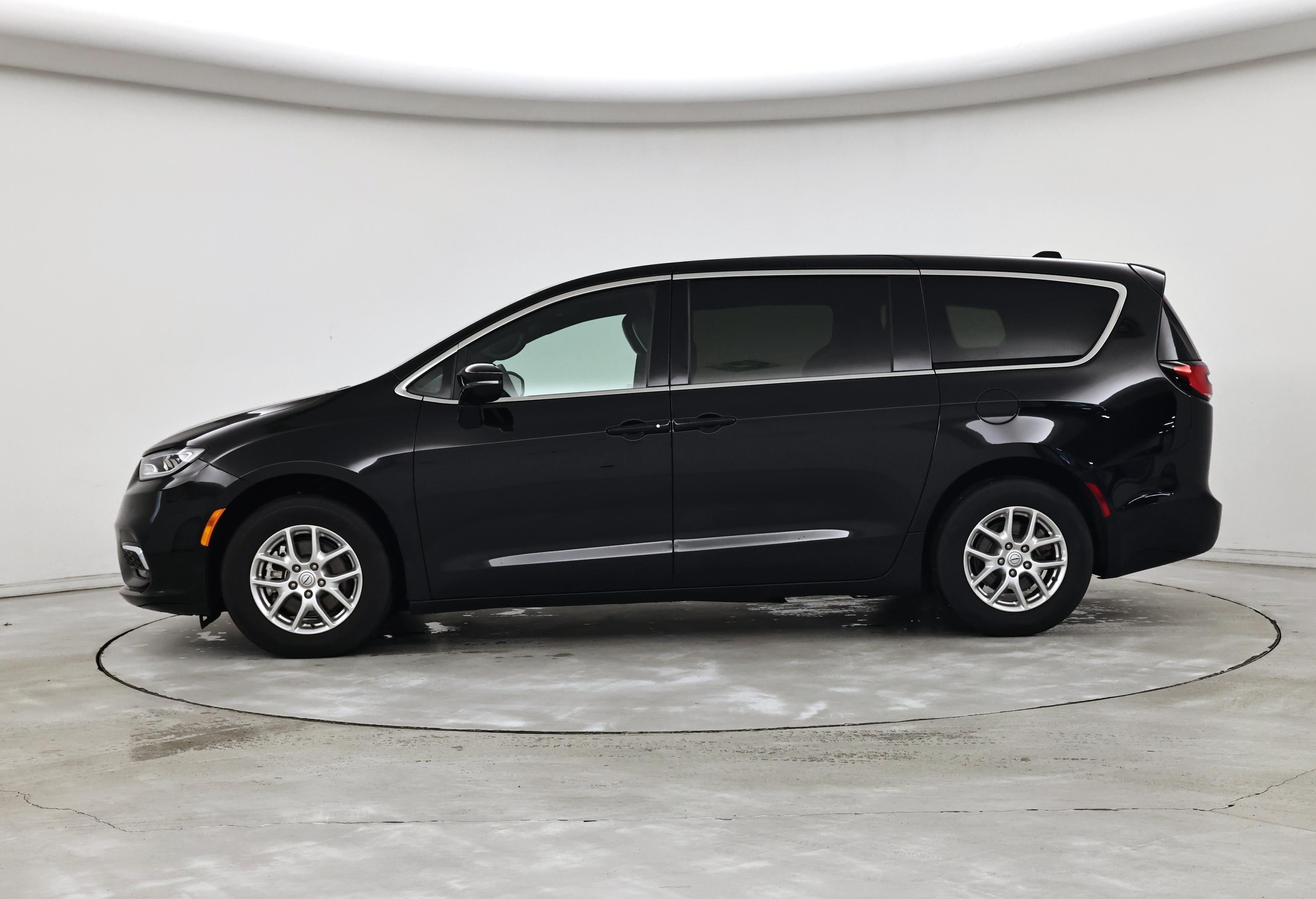Thumbnail: 2025 Chrysler Pacifica - 3
