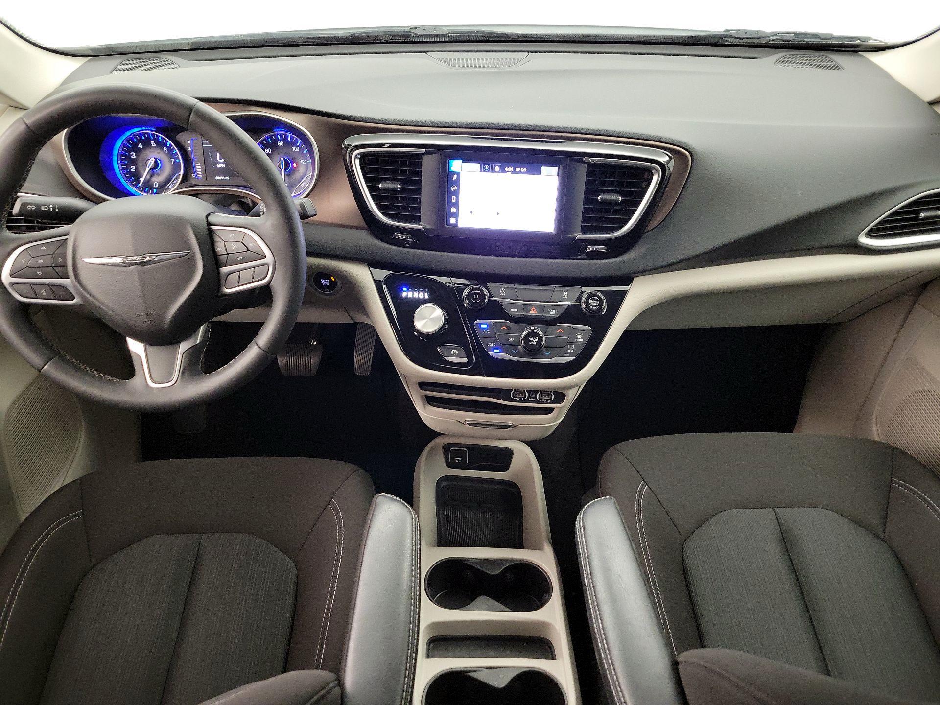 Thumbnail: 2023 Chrysler Voyager - 9