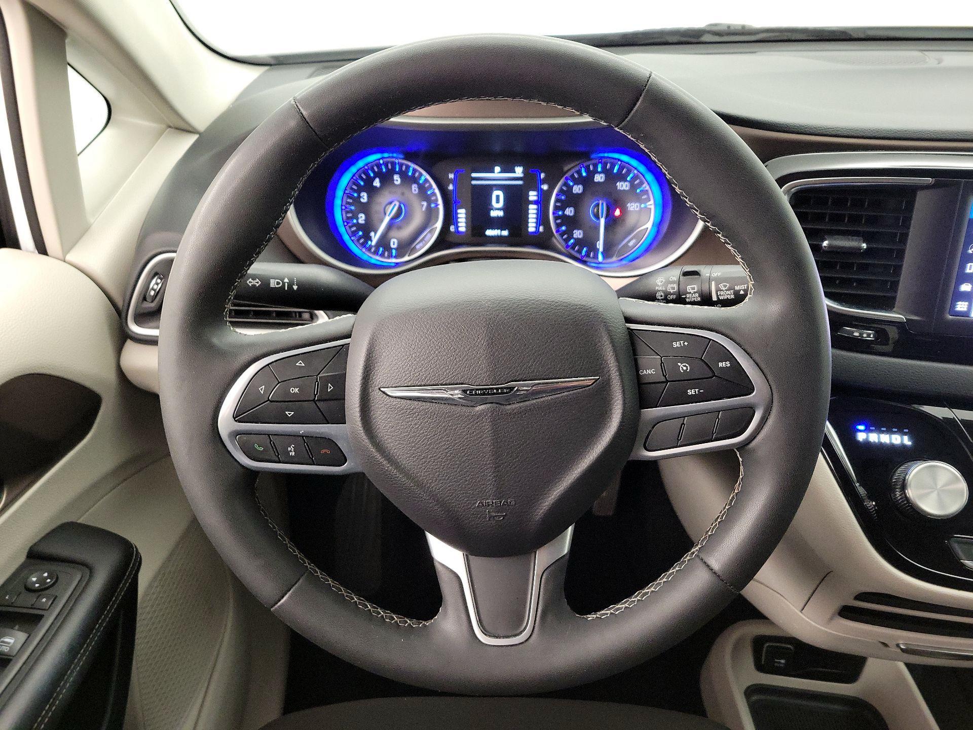 Thumbnail: 2023 Chrysler Voyager - 10