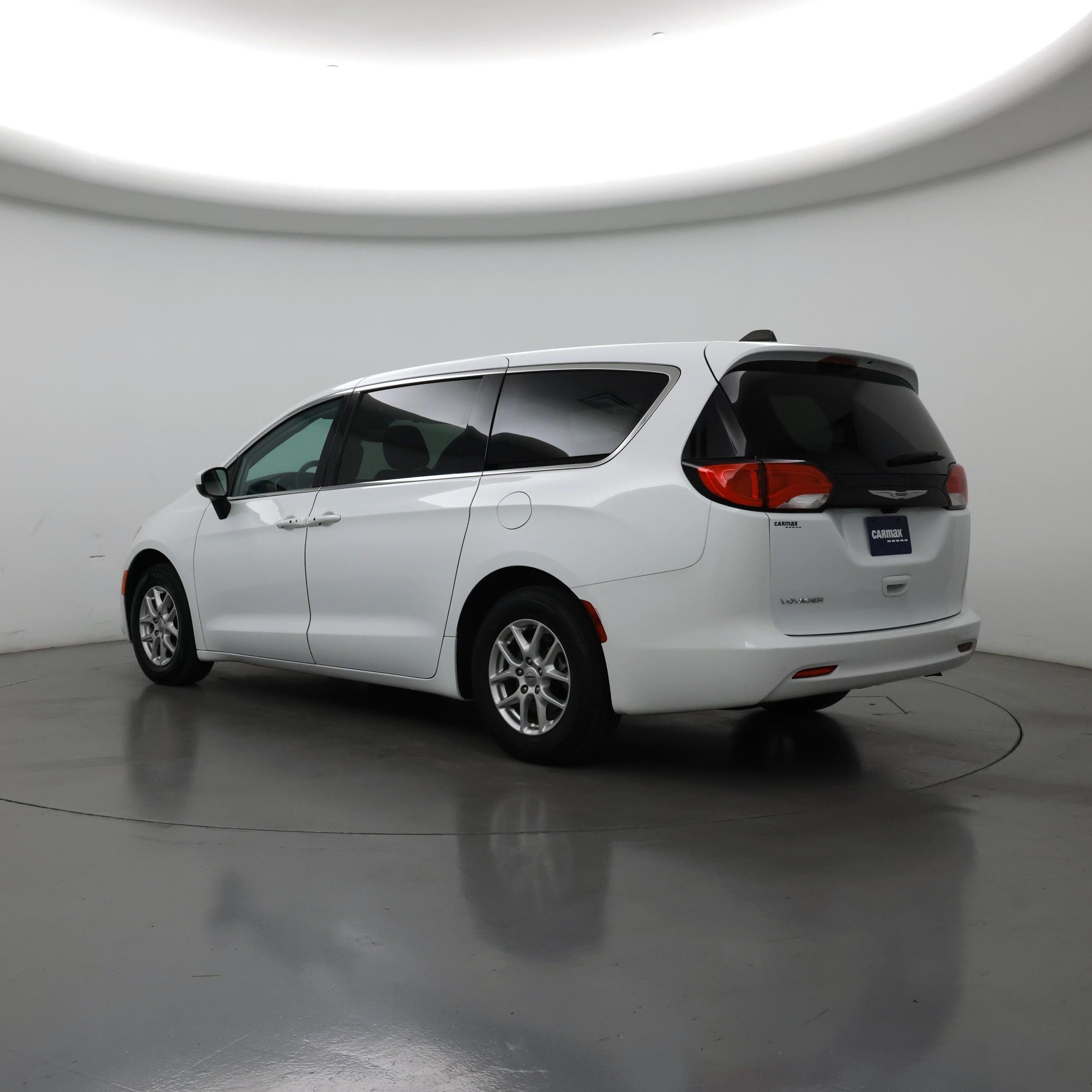 Thumbnail: 2023 Chrysler Voyager - 2