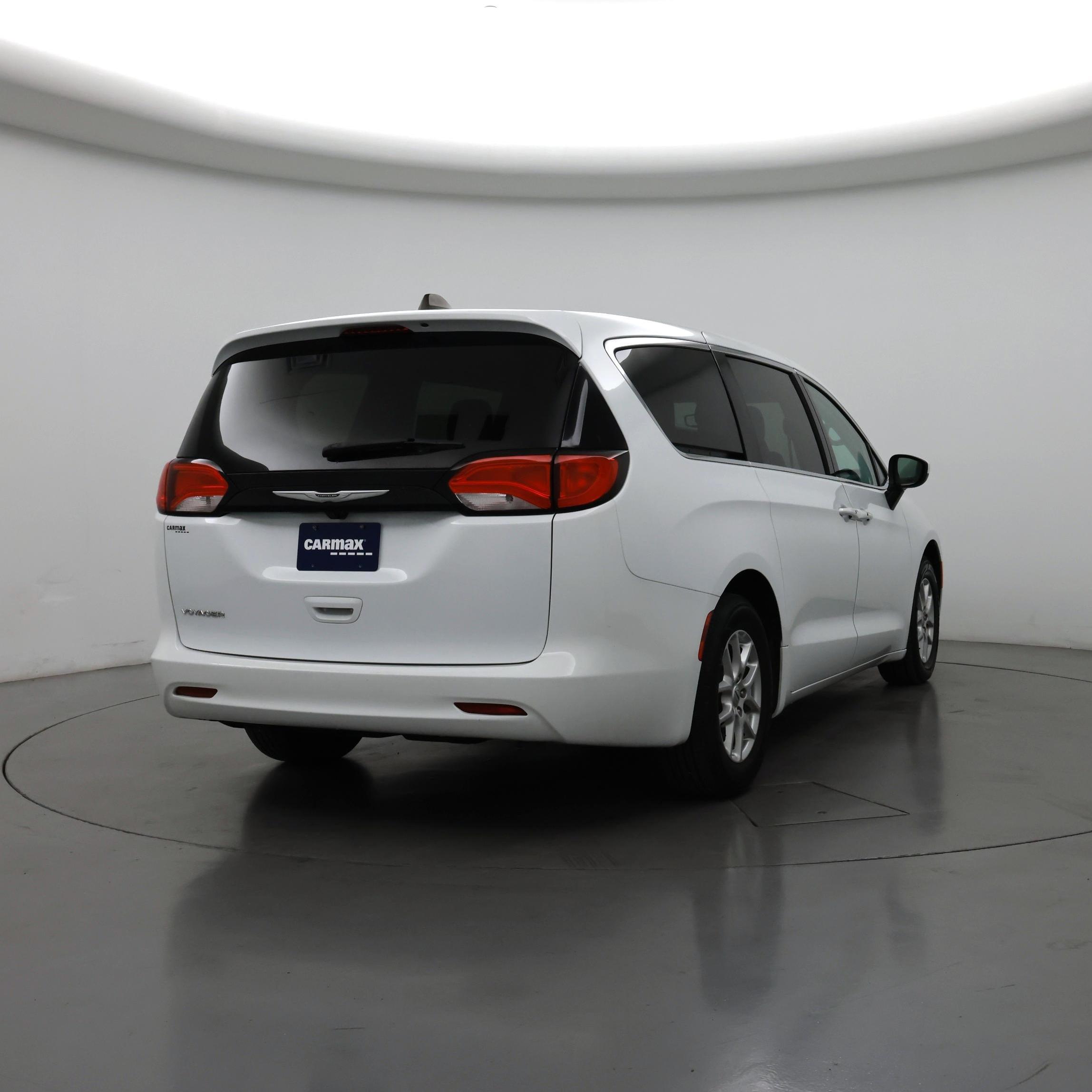 Thumbnail: 2023 Chrysler Voyager - 8