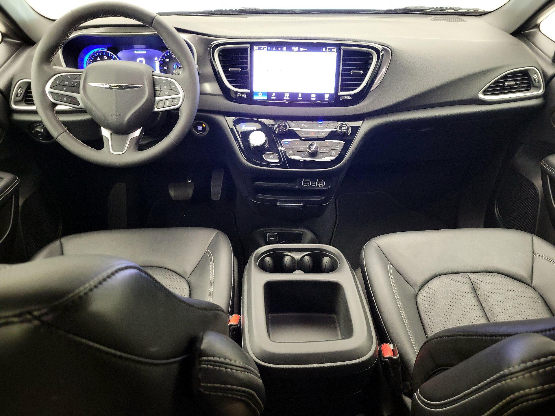 Thumbnail: 2025 Chrysler Pacifica - 9