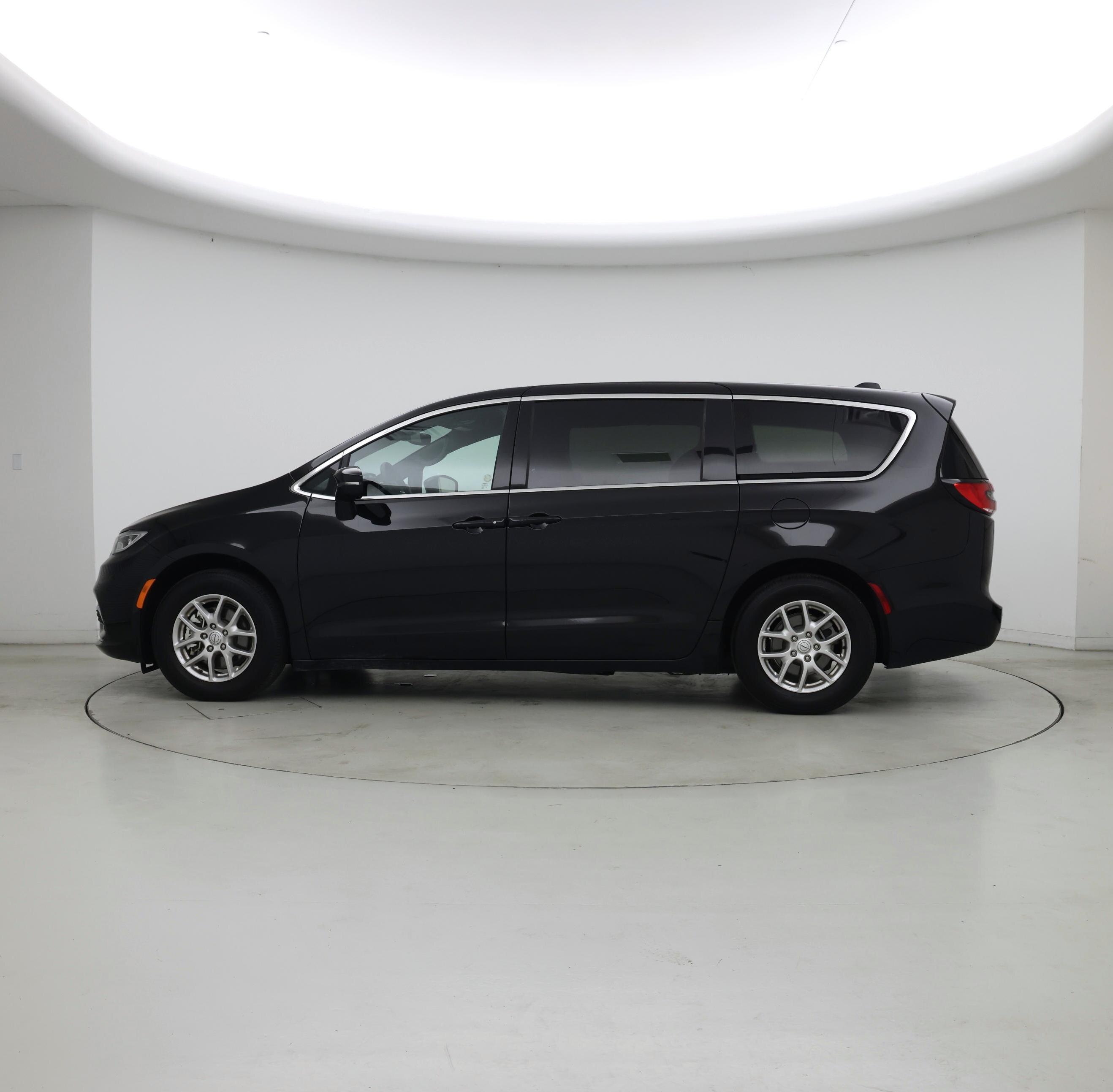 Thumbnail: 2025 Chrysler Pacifica - 3