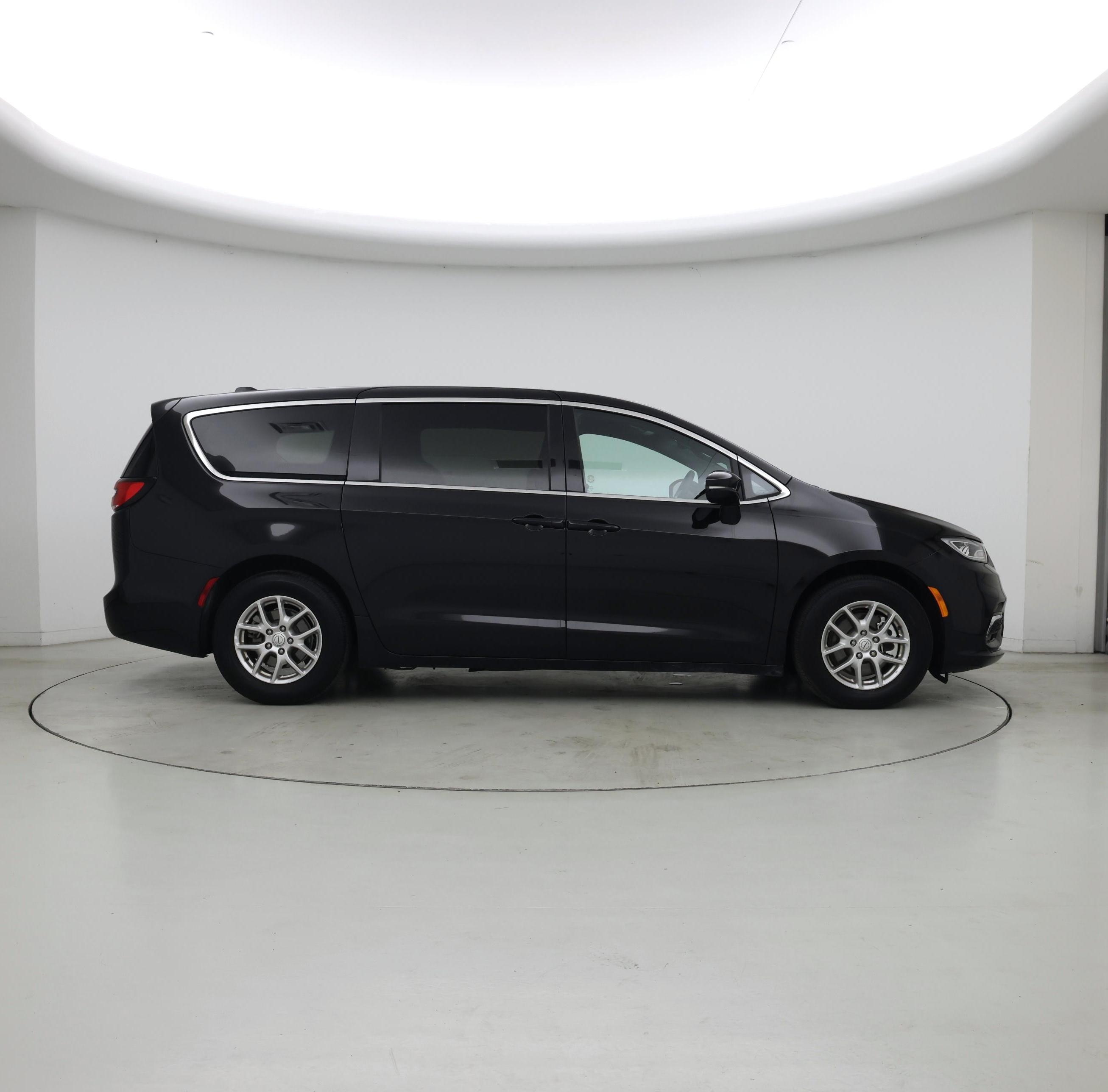 Thumbnail: 2025 Chrysler Pacifica - 7