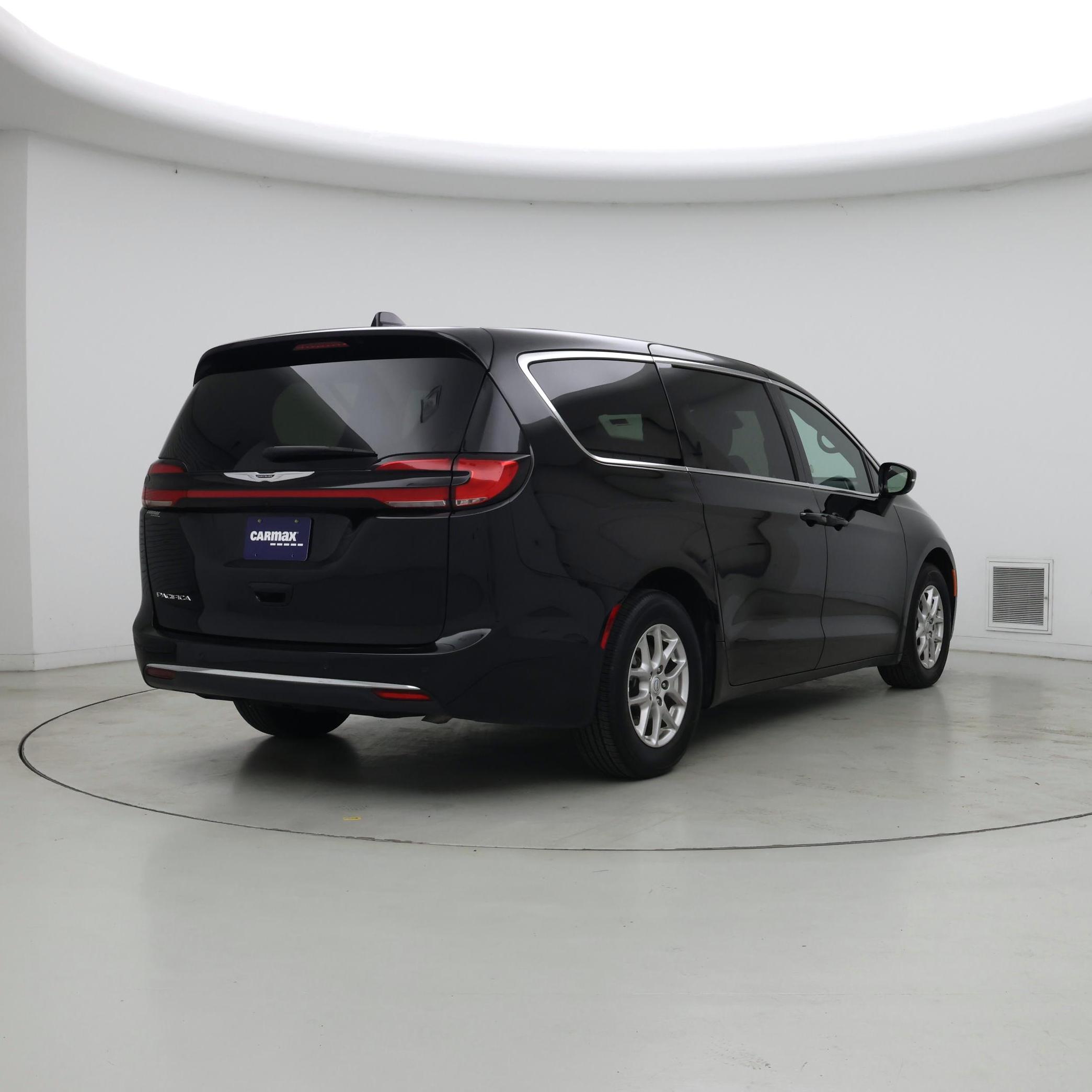 Thumbnail: 2025 Chrysler Pacifica - 8