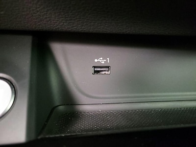 USB/AUX Ports
