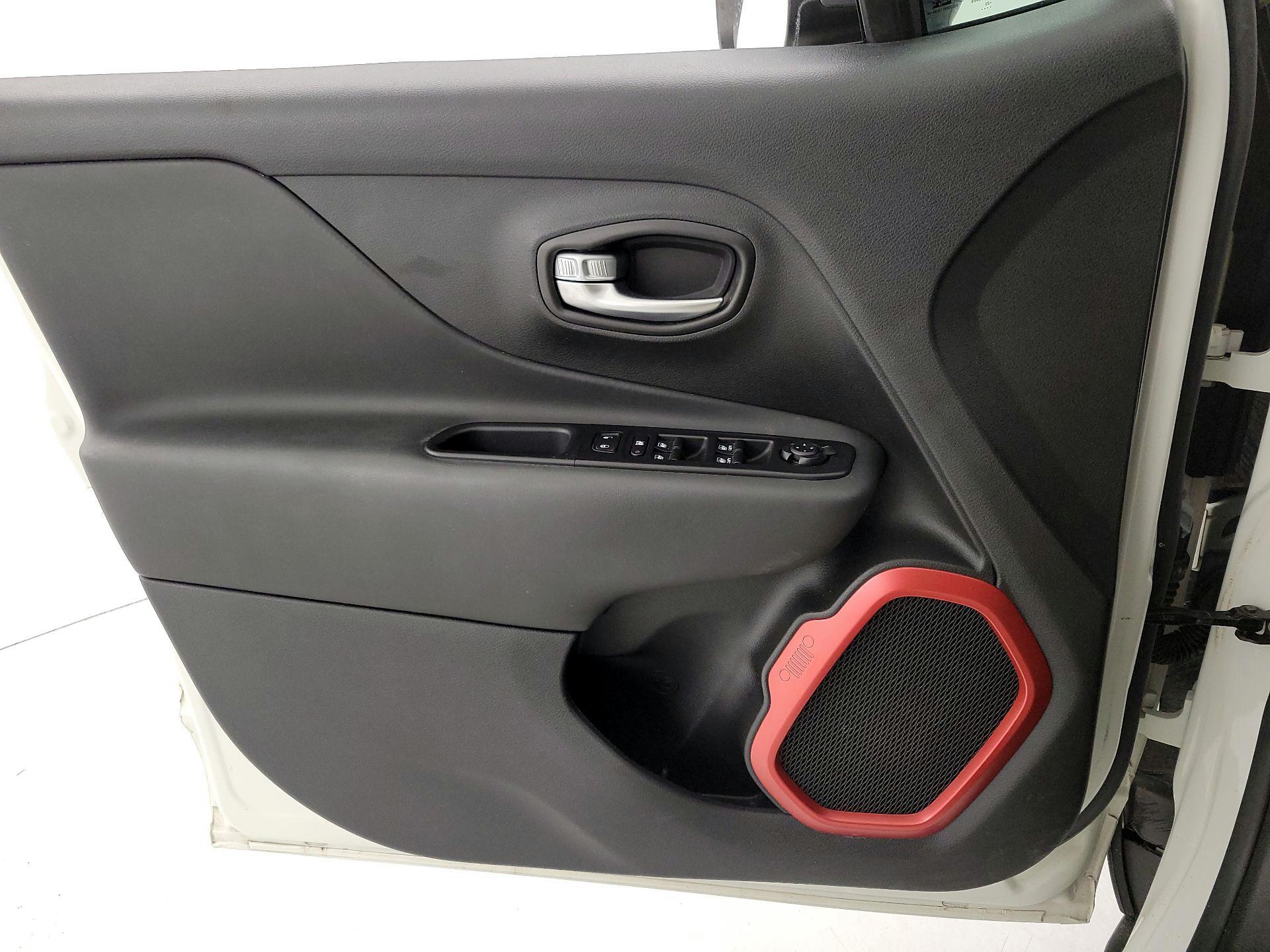 Thumbnail: 2020 Jeep Renegade - 12