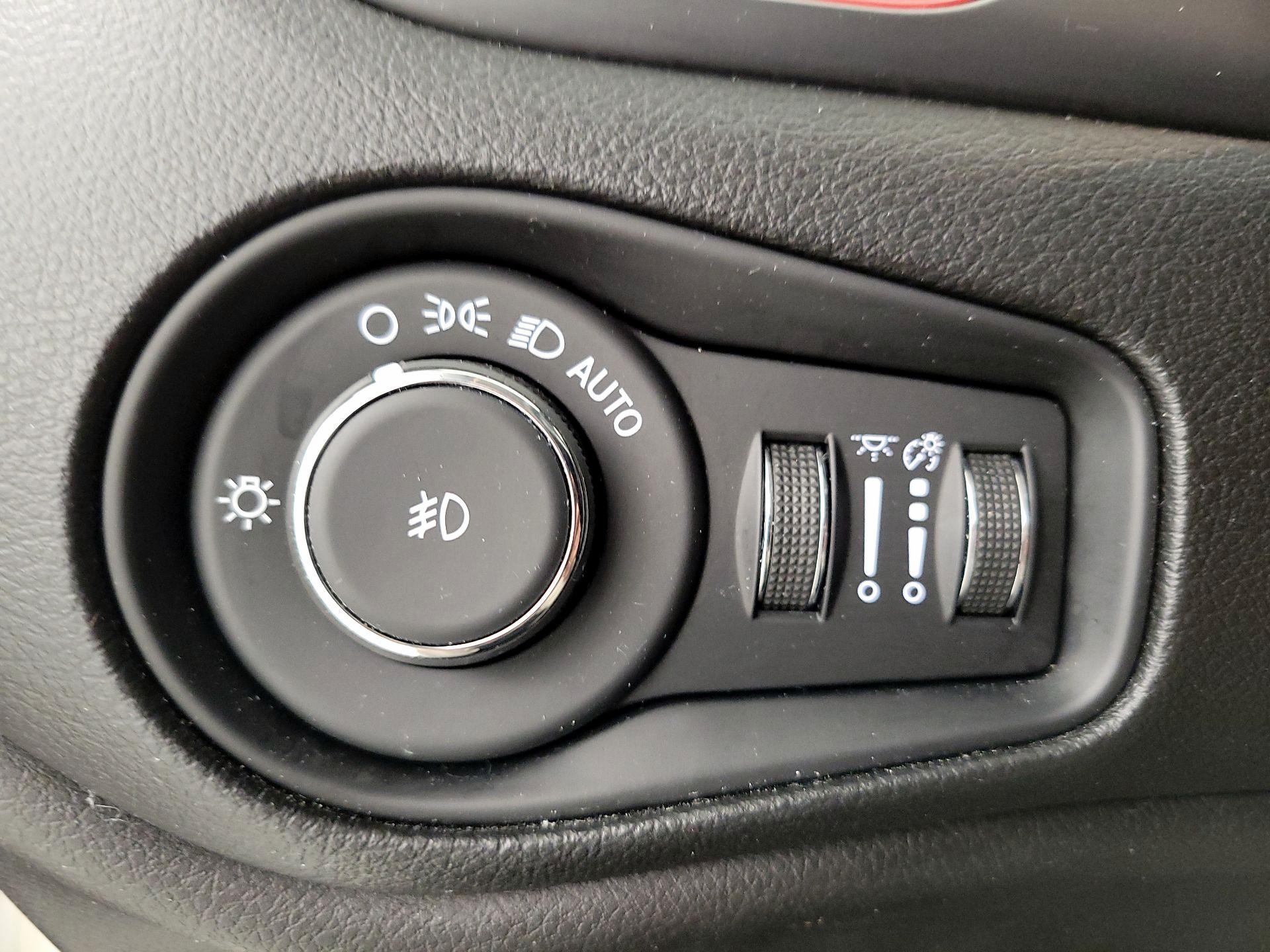Thumbnail: 2020 Jeep Renegade - 13