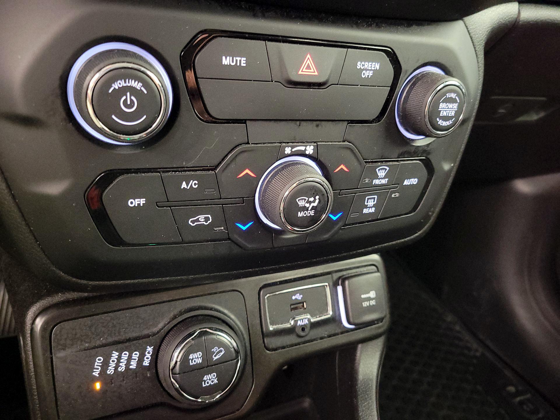 Thumbnail: 2020 Jeep Renegade - 16