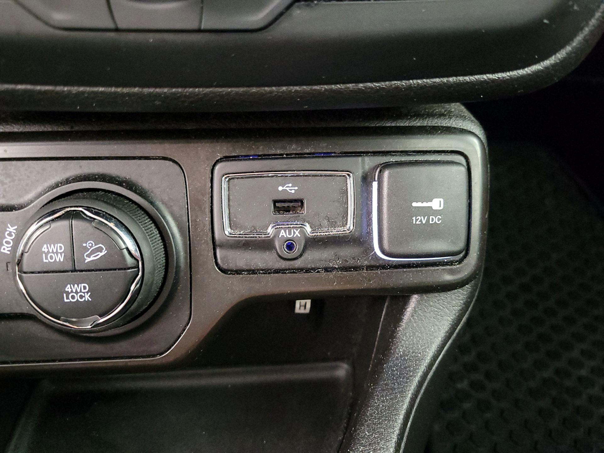Thumbnail: 2020 Jeep Renegade - 18