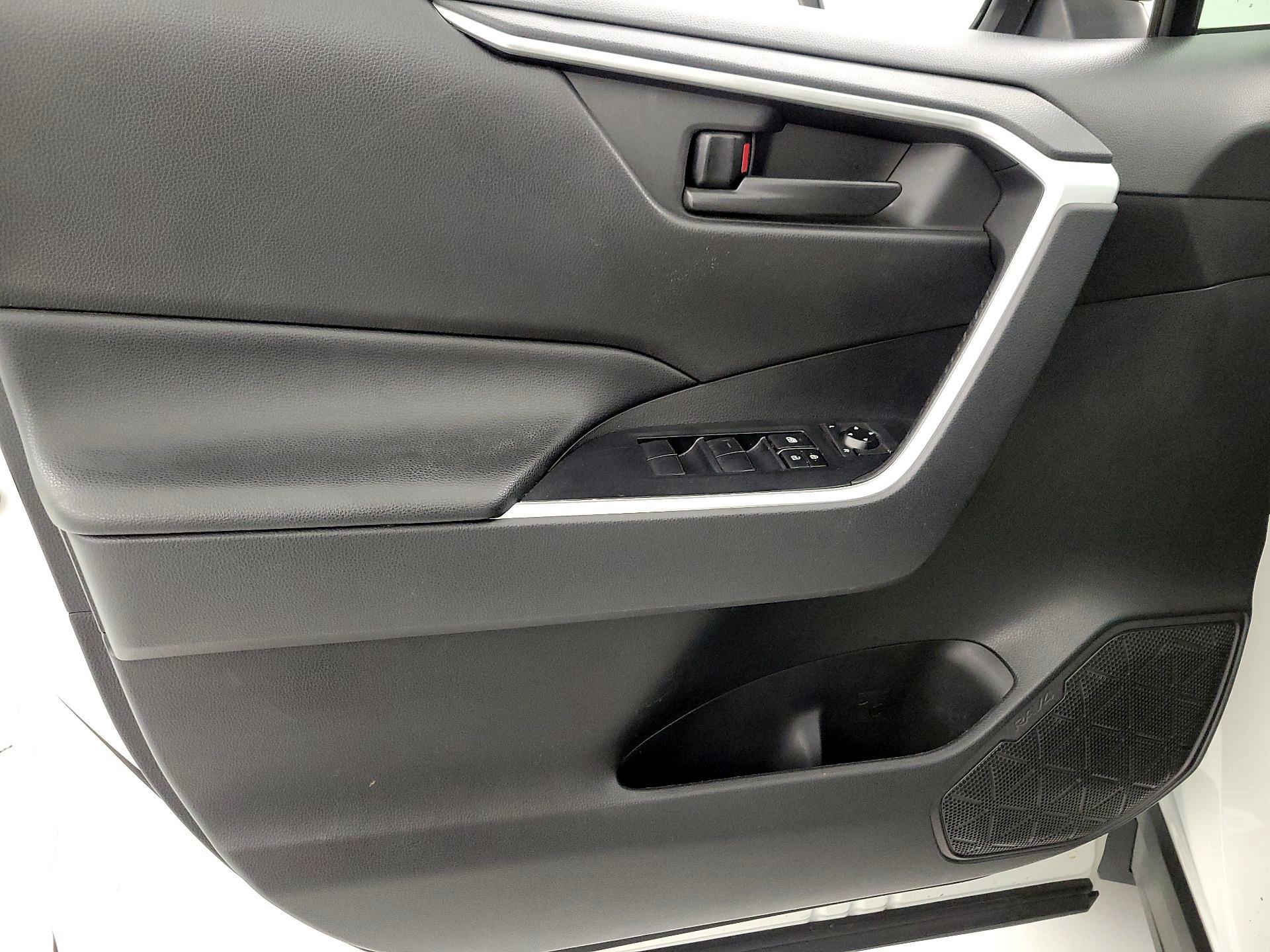 Thumbnail: 2020 Toyota RAV4 - 12
