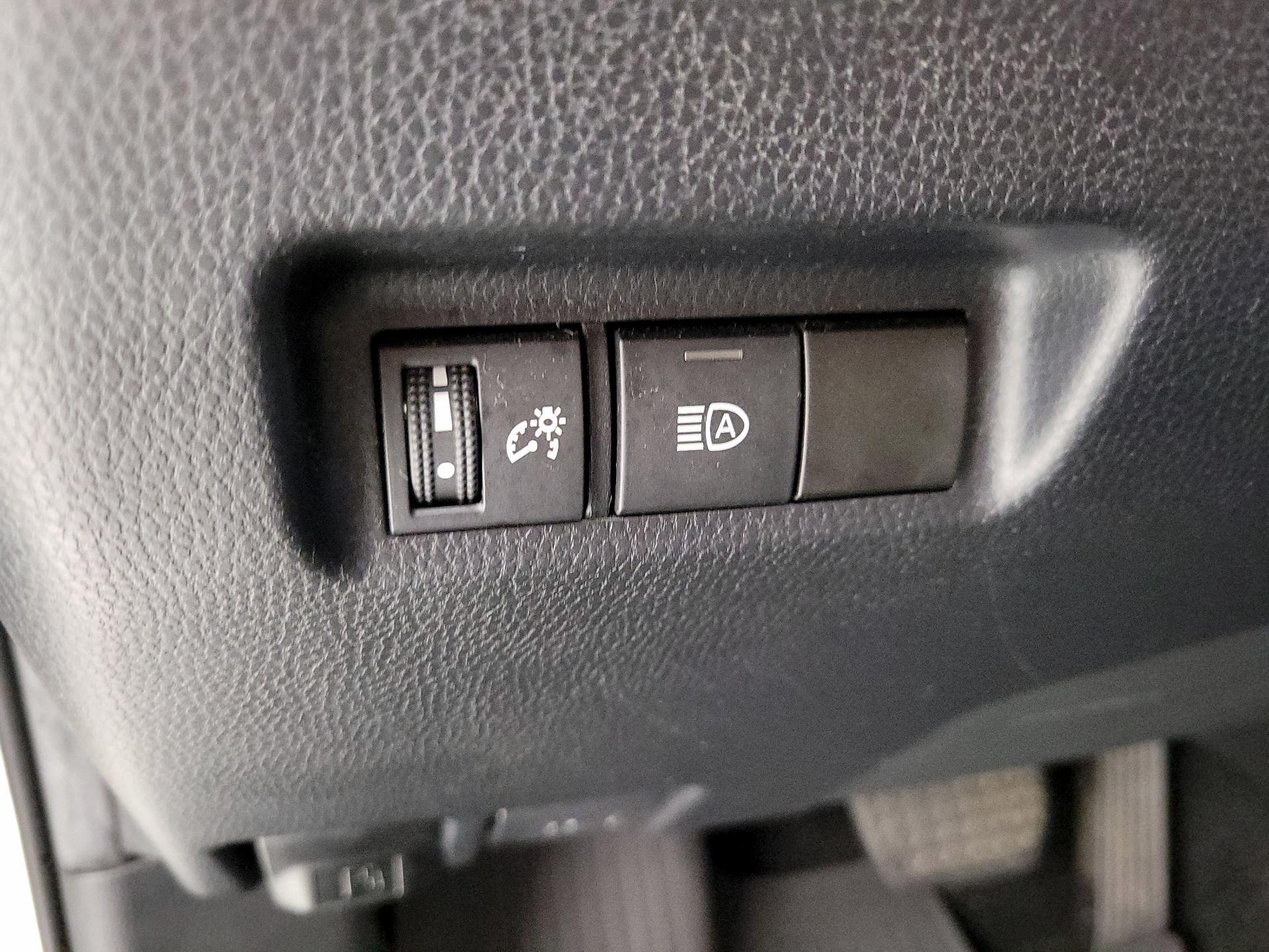 Thumbnail: 2020 Toyota RAV4 - 13