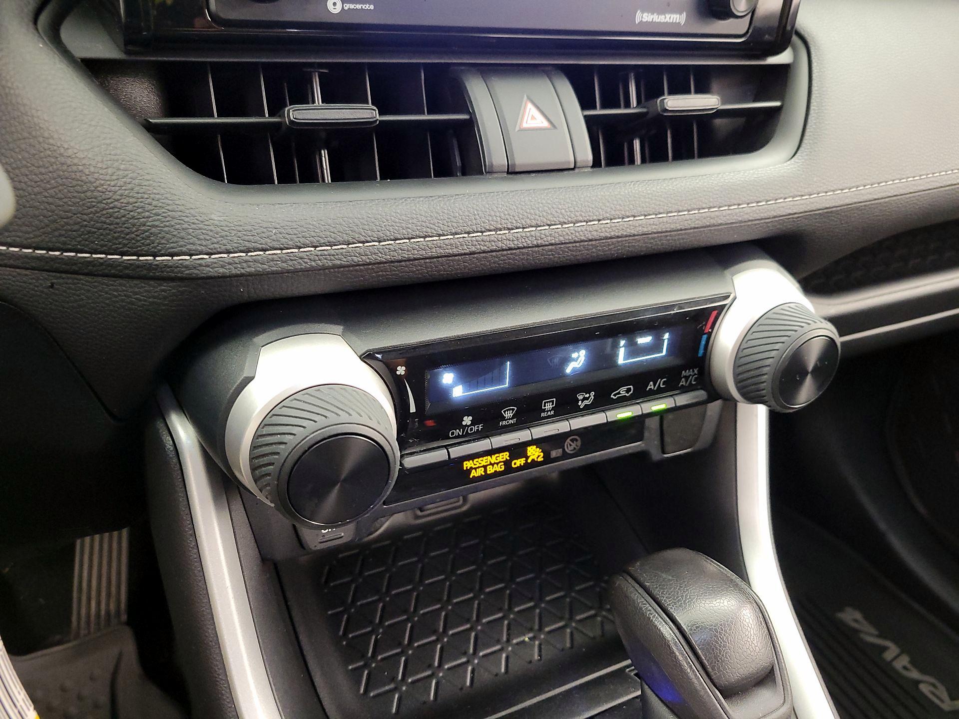 Thumbnail: 2020 Toyota RAV4 - 16