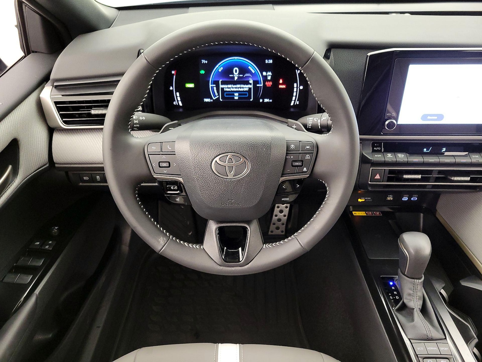 2026 Toyota Camry SE - Photo 11