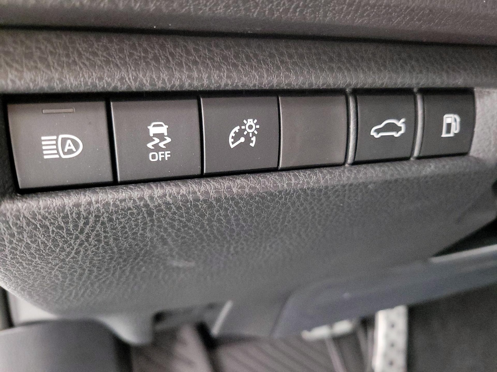 2026 Toyota Camry SE - Photo 14