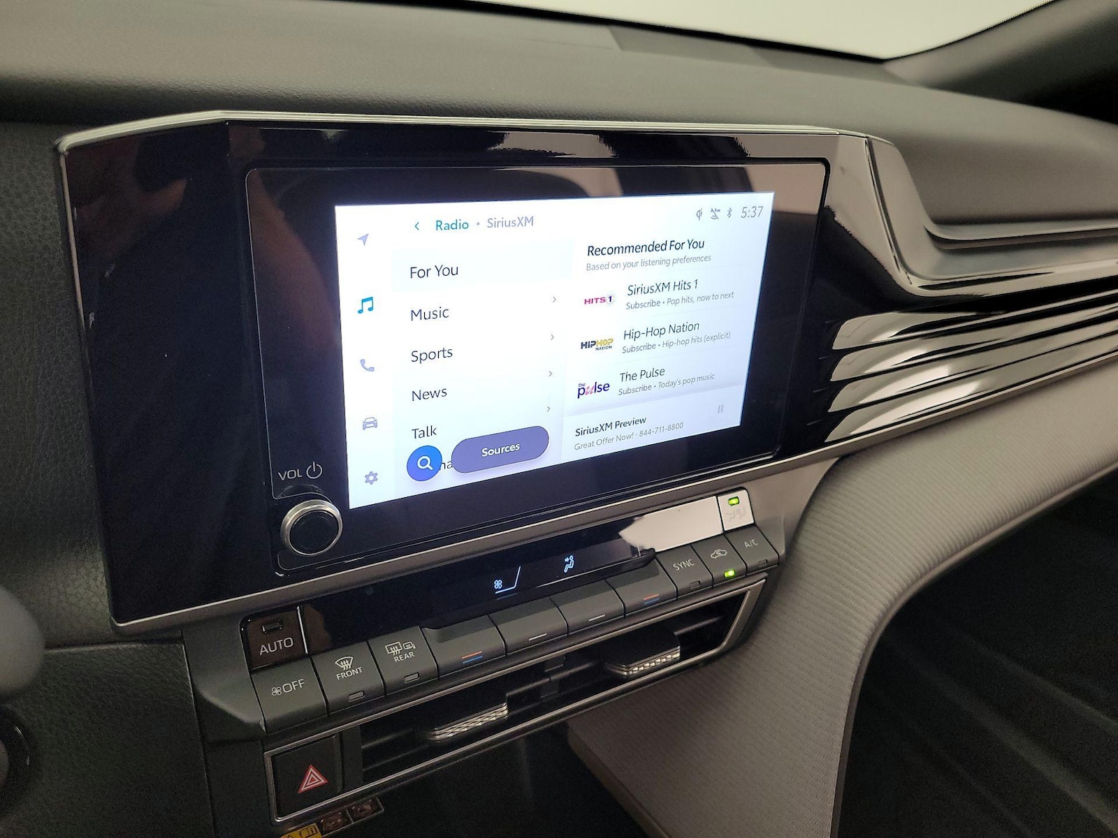 2026 Toyota Camry SE - Photo 16