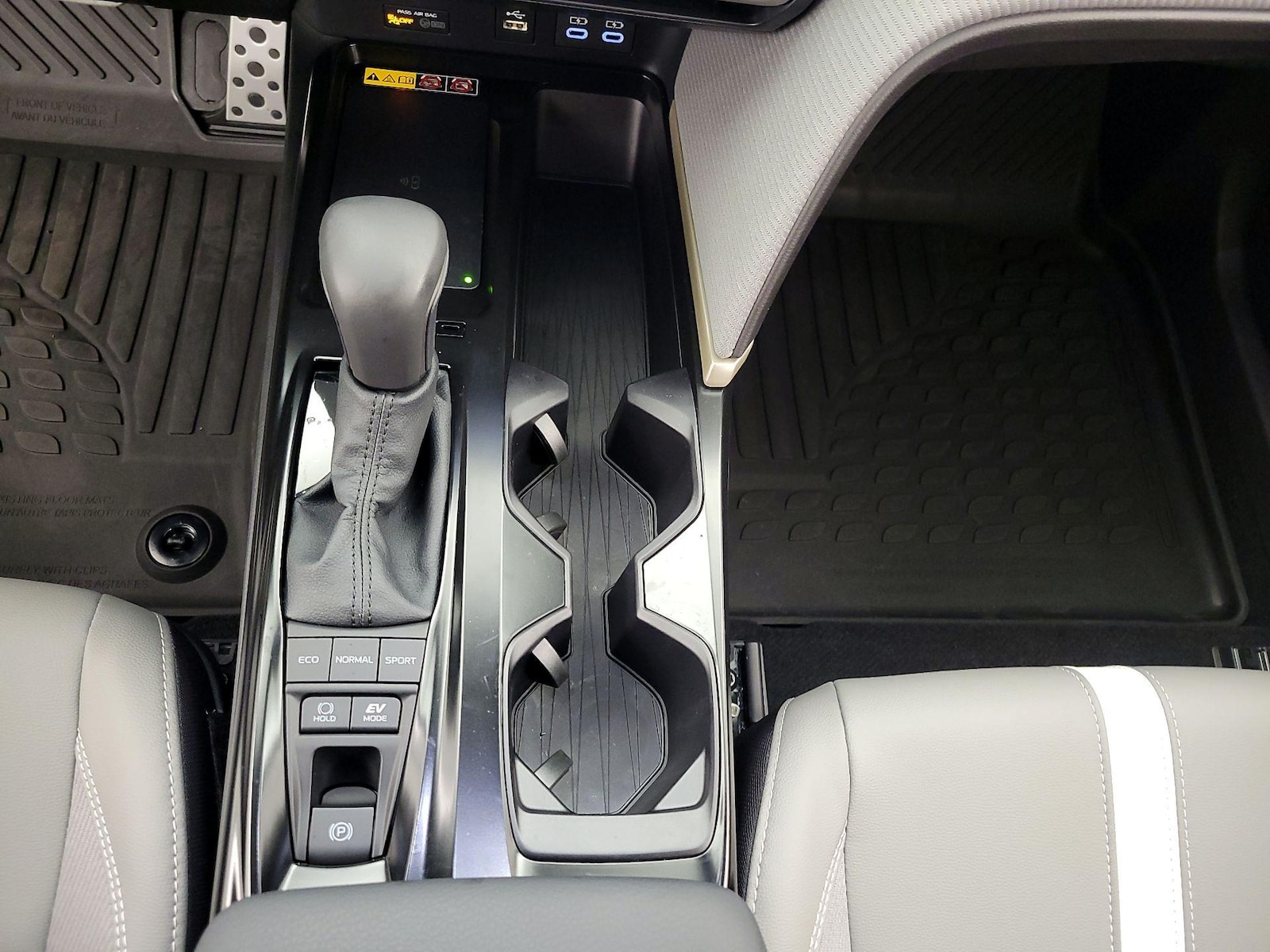 2026 Toyota Camry SE - Photo 18