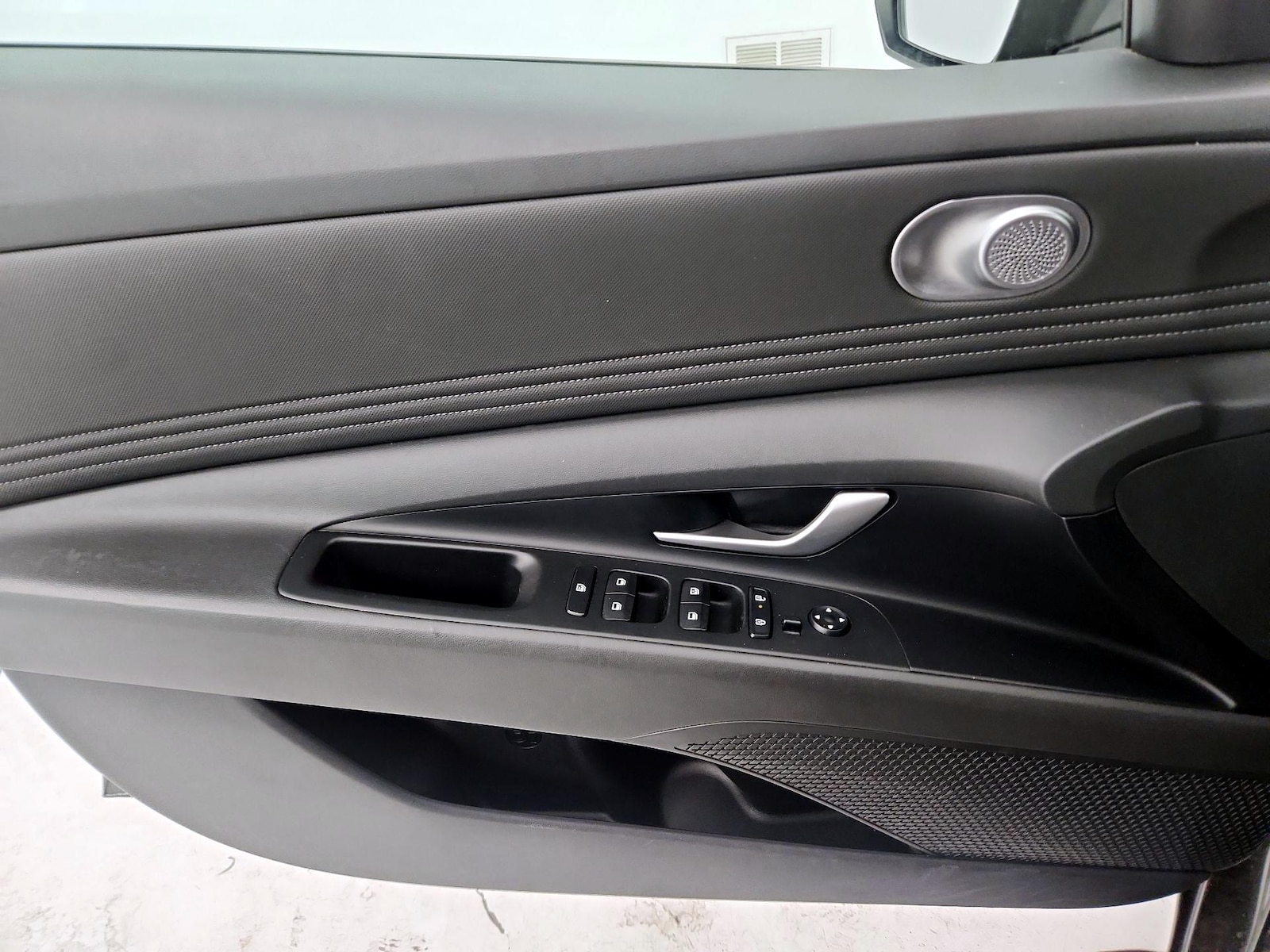 2025 Hyundai Elantra SEL - Photo 11