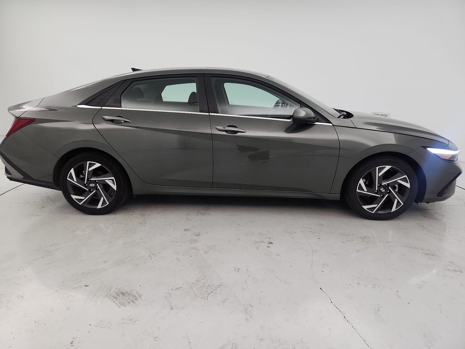 Thumbnail: 2025 Hyundai Elantra - 4