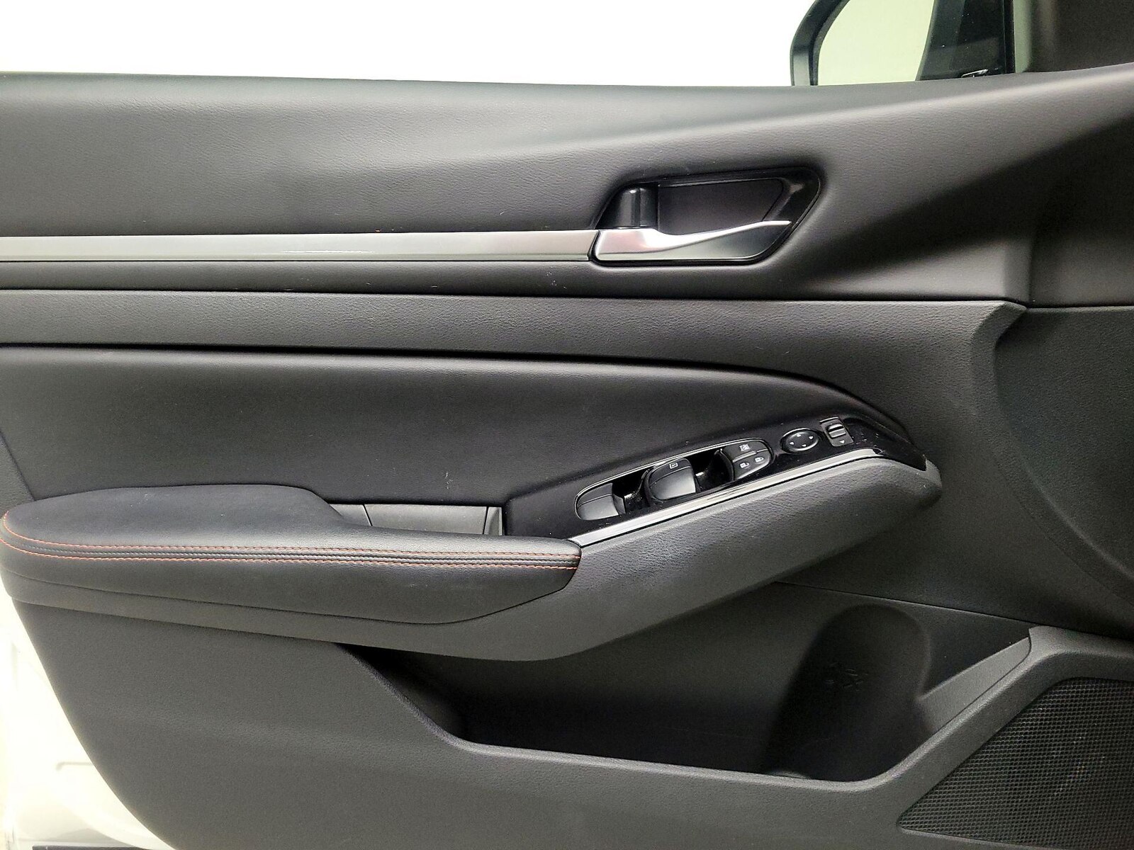 2025 Nissan Altima SR - Photo 13
