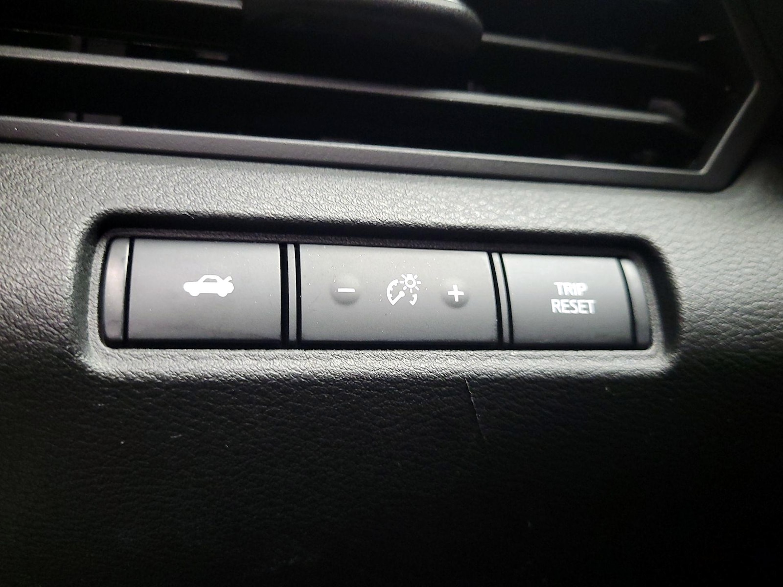 2025 Nissan Altima SR - Photo 14