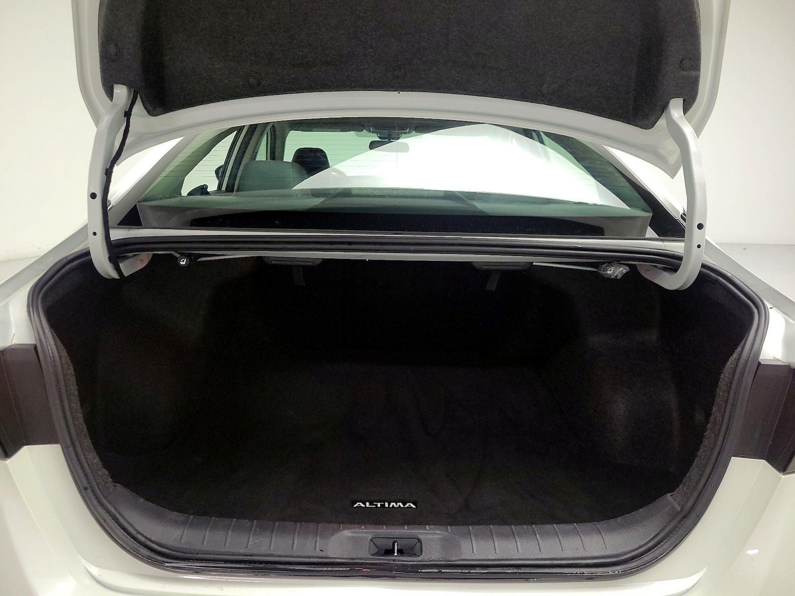 2025 Nissan Altima SR - Photo 21