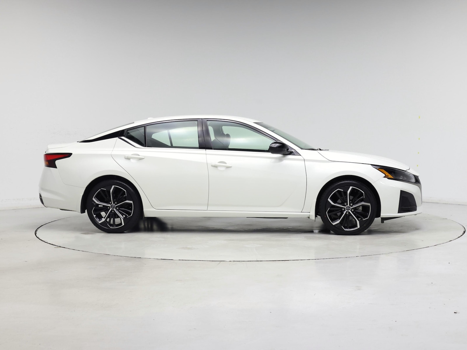 2025 Nissan Altima SR - Photo 8