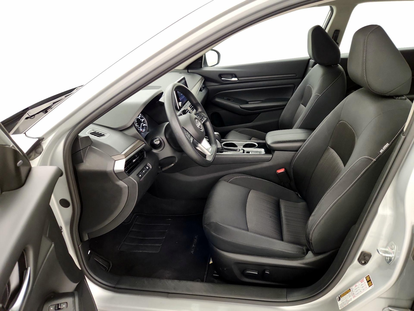 2024 Nissan Altima SV - Photo 12
