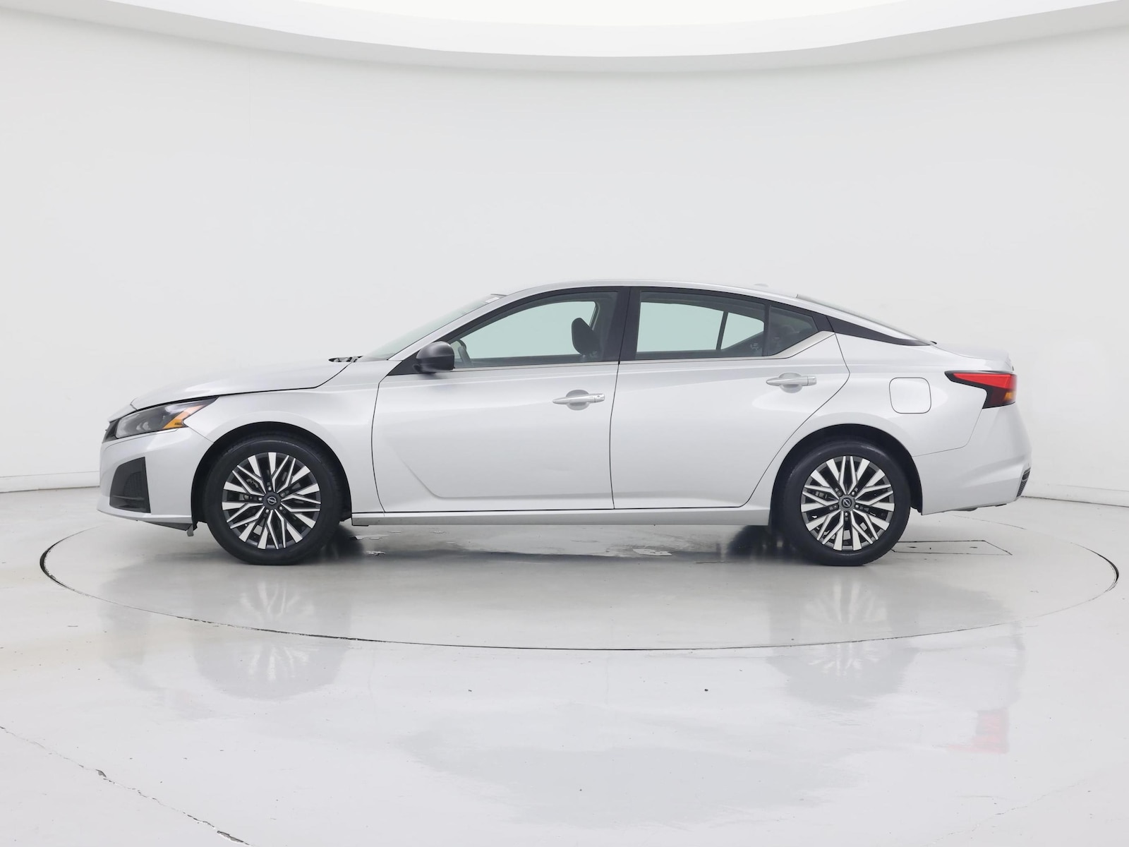 2024 Nissan Altima SV - Photo 4