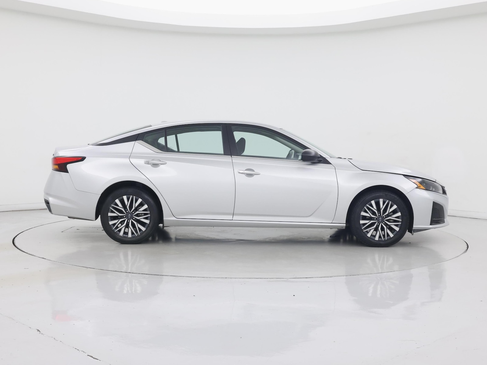 2024 Nissan Altima SV - Photo 8
