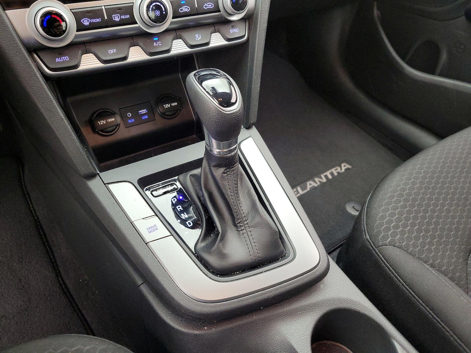 2020 Hyundai Elantra SEL - Photo 18