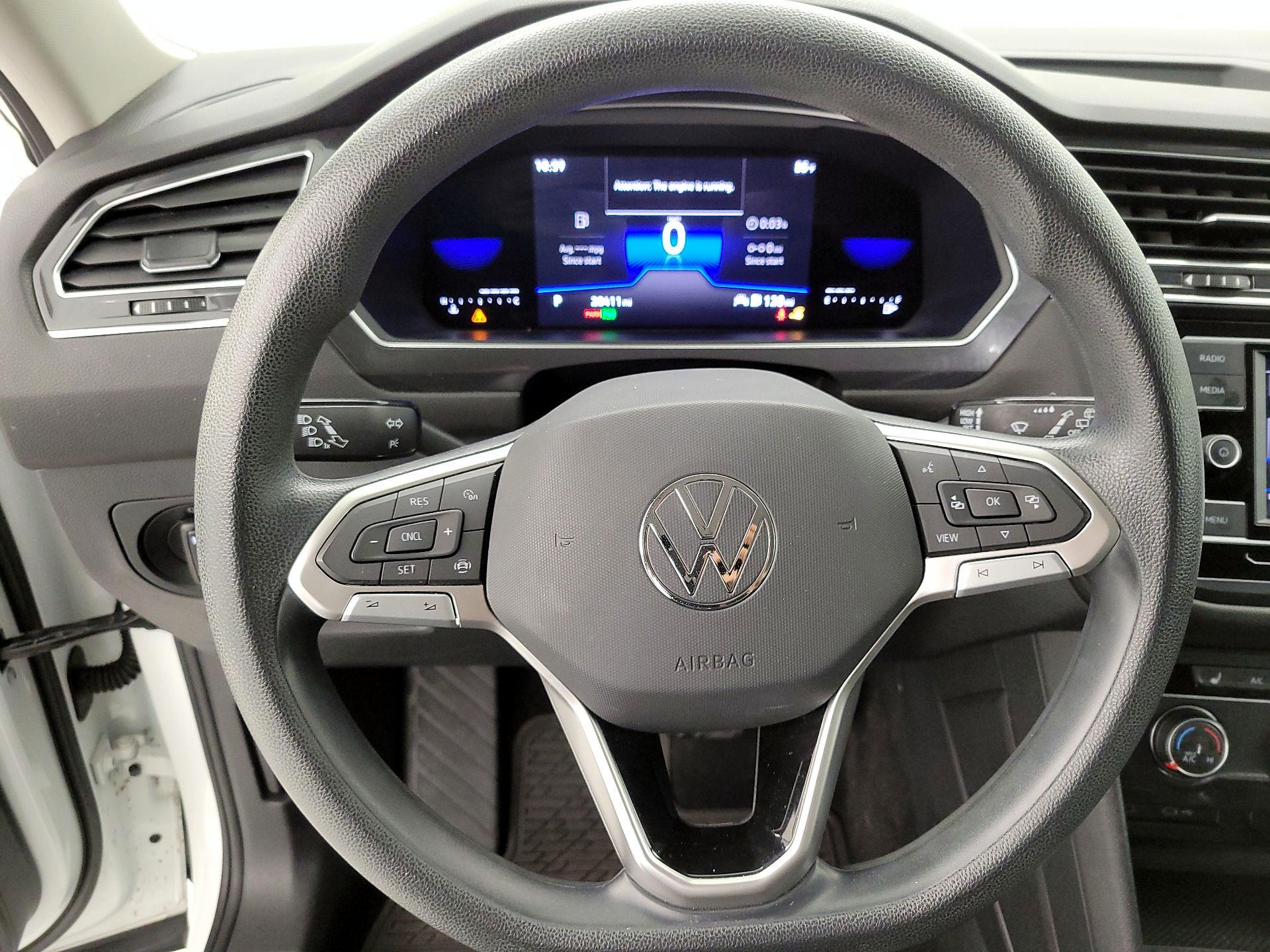 Thumbnail: 2023 Volkswagen Tiguan - 10