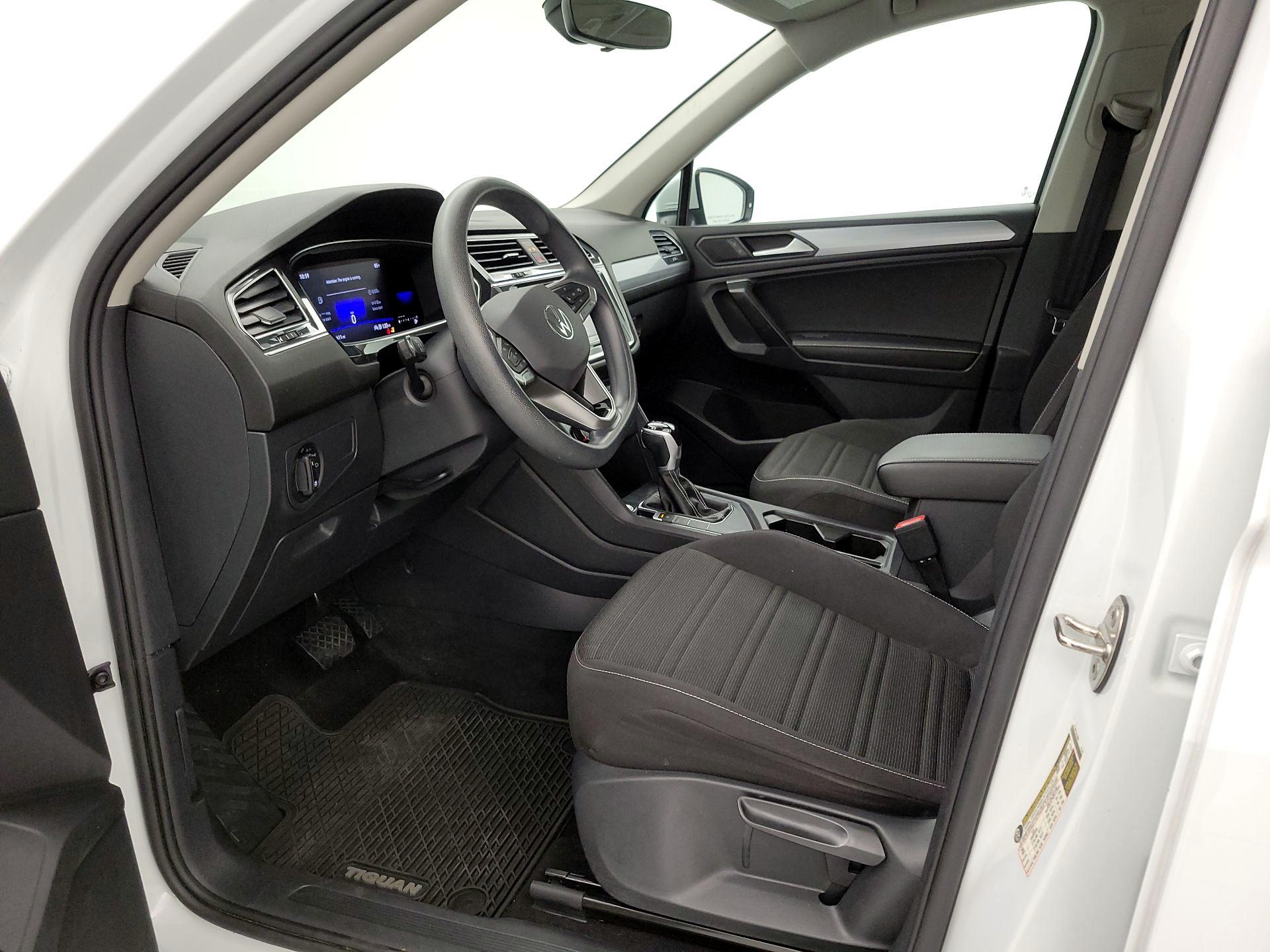 Thumbnail: 2023 Volkswagen Tiguan - 11