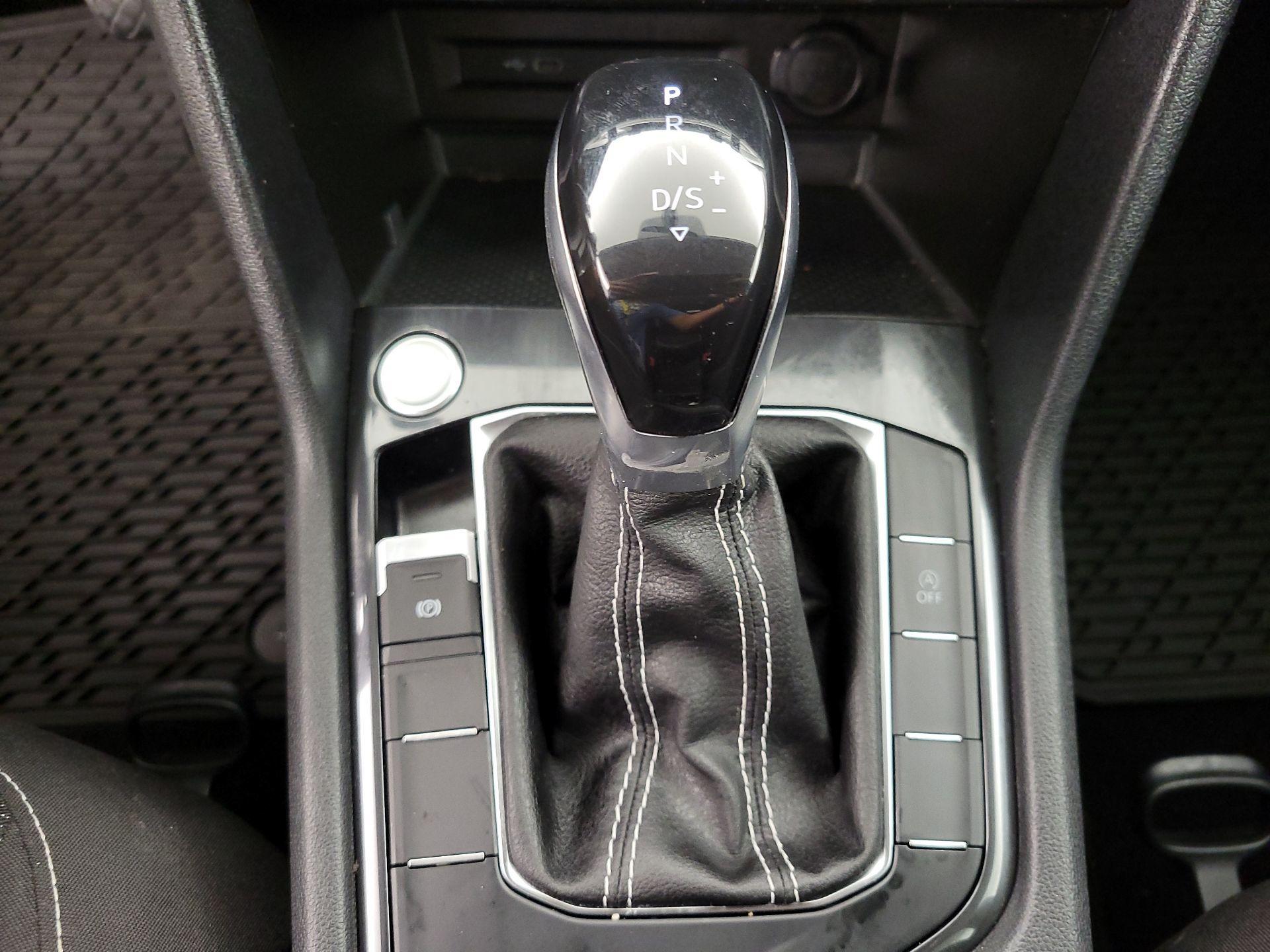 Thumbnail: 2023 Volkswagen Tiguan - 17