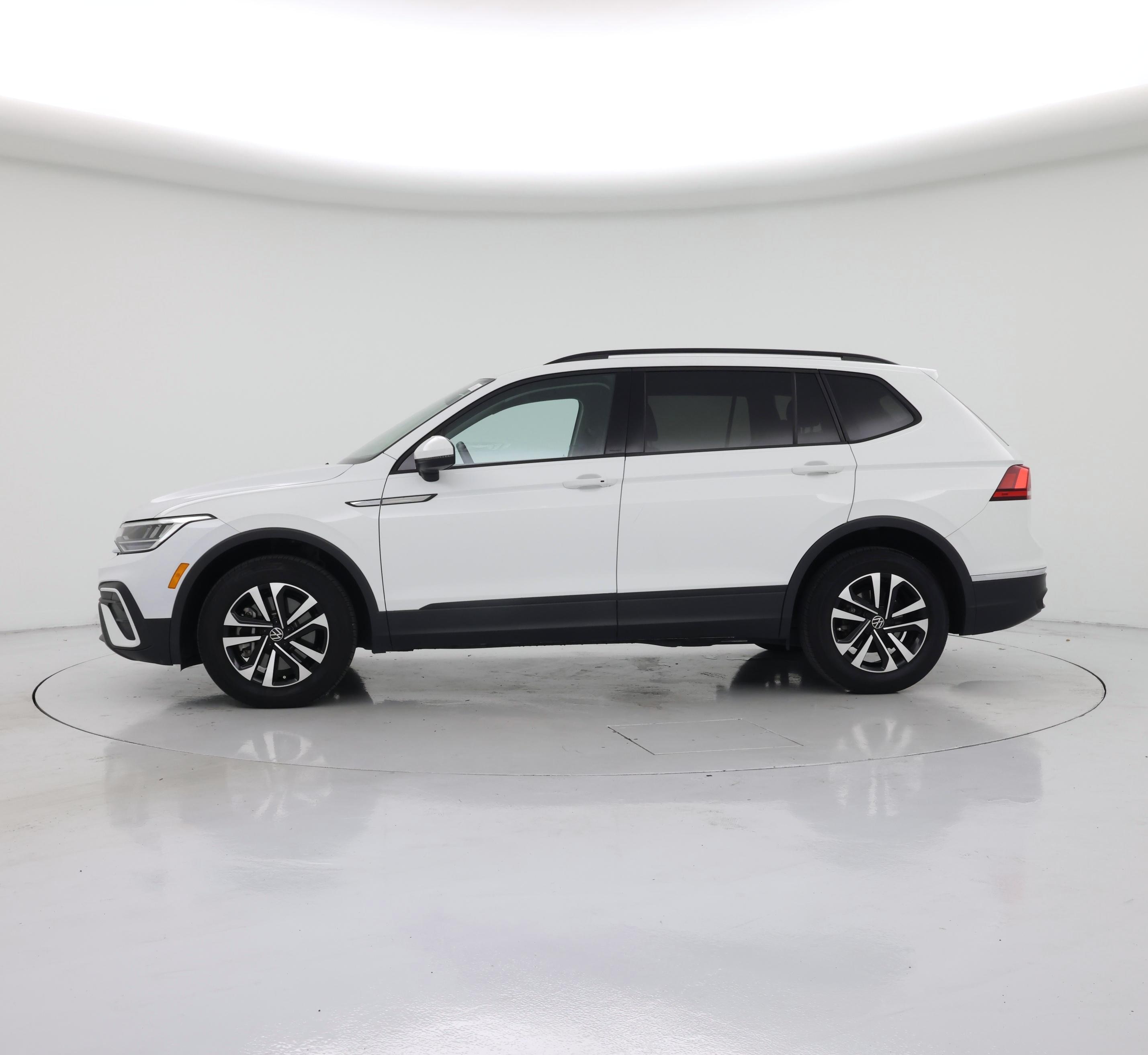 Thumbnail: 2023 Volkswagen Tiguan - 3