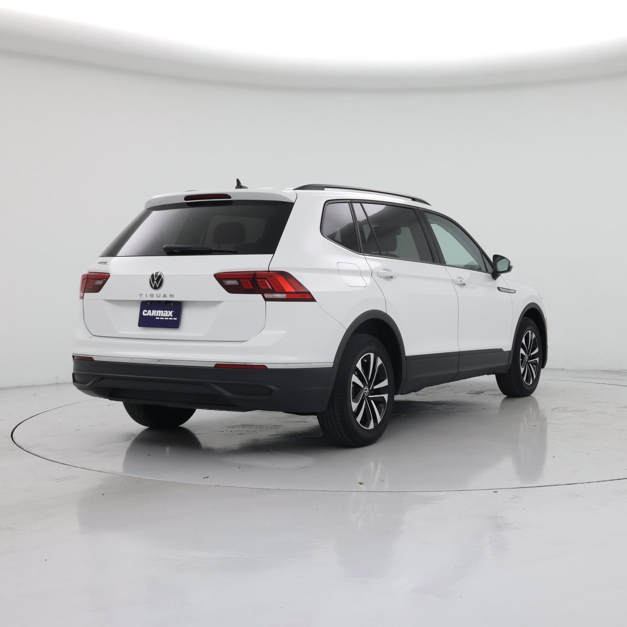 Thumbnail: 2023 Volkswagen Tiguan - 8