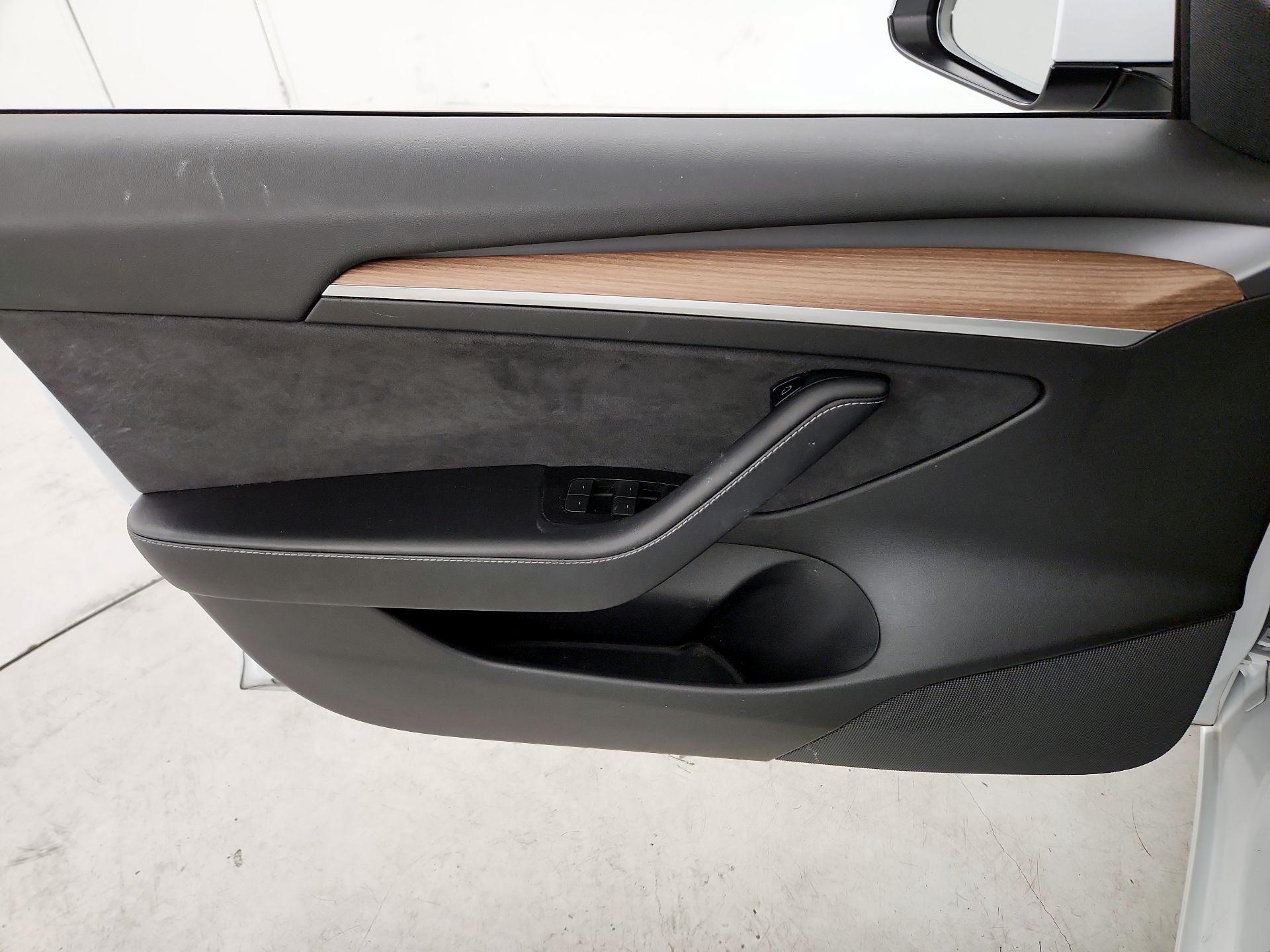 Thumbnail: 2021 Tesla Model 3 - 12